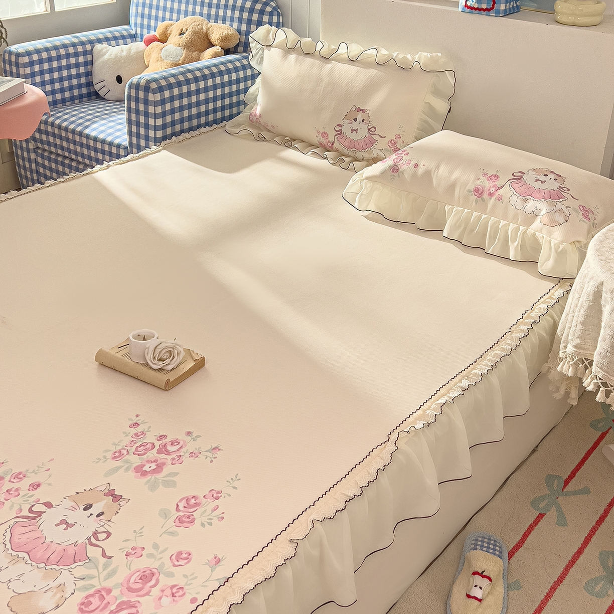 91家纺网 家纺一手货源 找家纺 川悦生活 2026新款凉豆豆凉感冰丝床裙三件套 柔粉花境