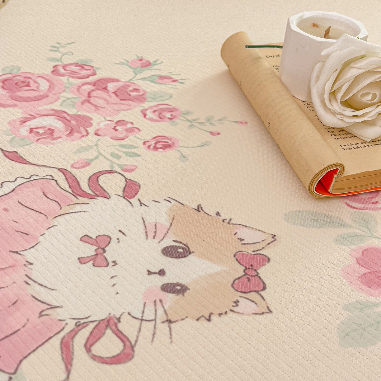 91家纺网 家纺一手货源 找家纺 川悦生活 2026新款凉豆豆凉感冰丝床裙三件套 柔粉花境