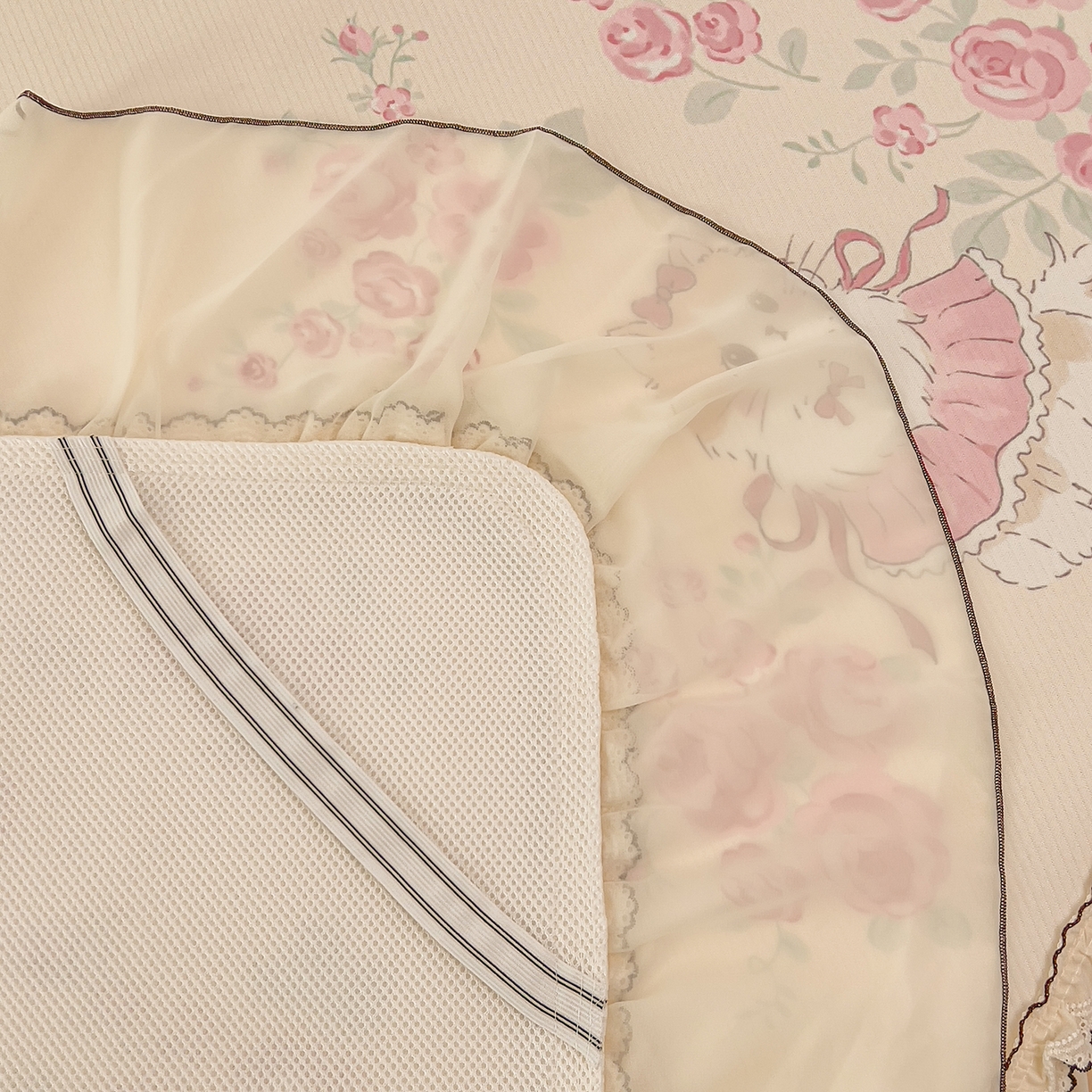 91家纺网 家纺一手货源 找家纺 川悦生活 2026新款凉豆豆凉感冰丝床裙三件套 柔粉花境