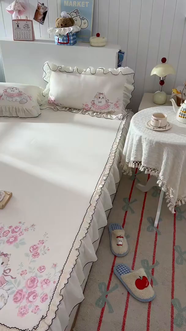 91家纺网 家纺一手货源 找家纺 川悦生活 2026新款凉豆豆凉感冰丝床裙三件套 柔粉花境