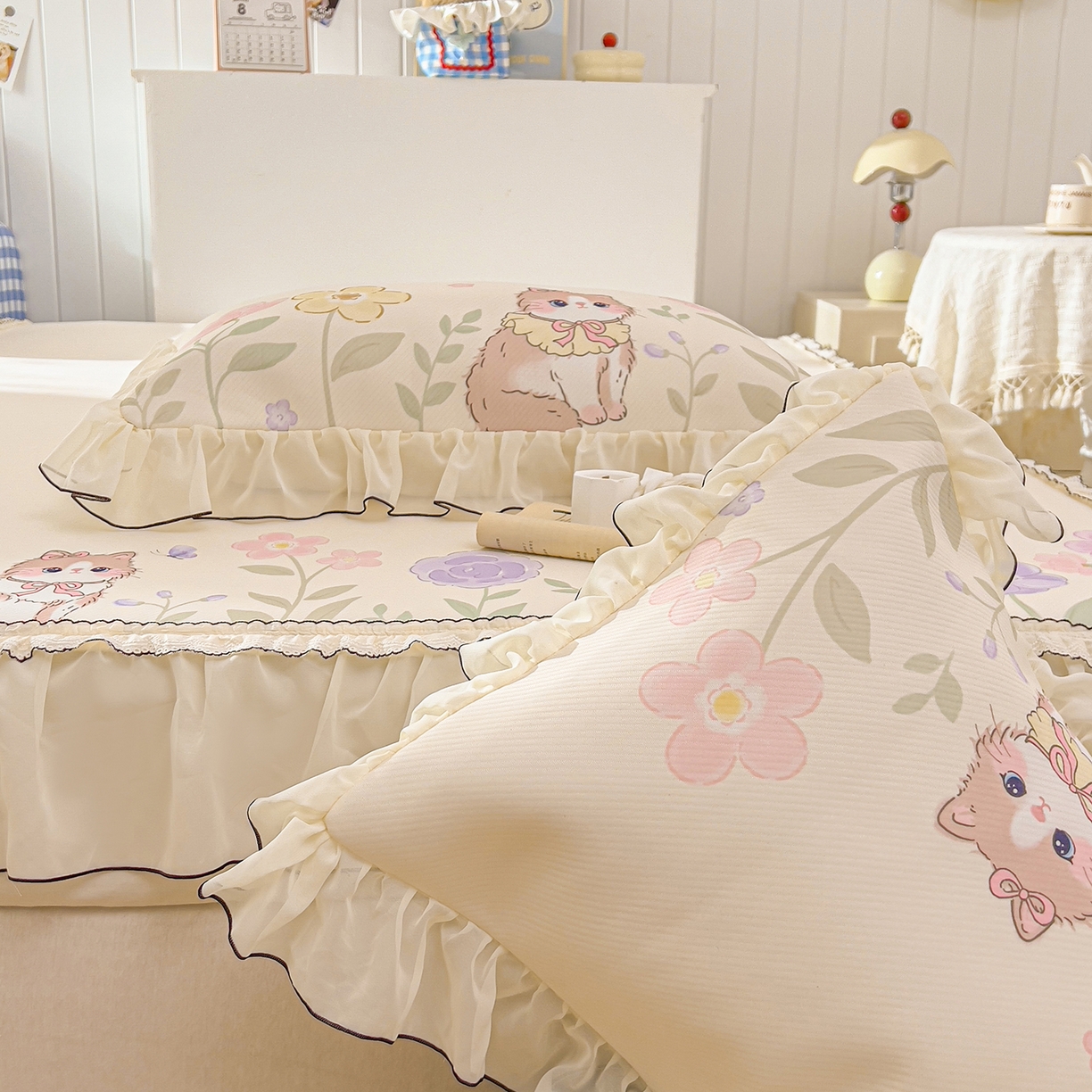 91家纺网 家纺一手货源 找家纺 川悦生活 2026新款凉豆豆凉感冰丝床裙三件套 软芙花眠