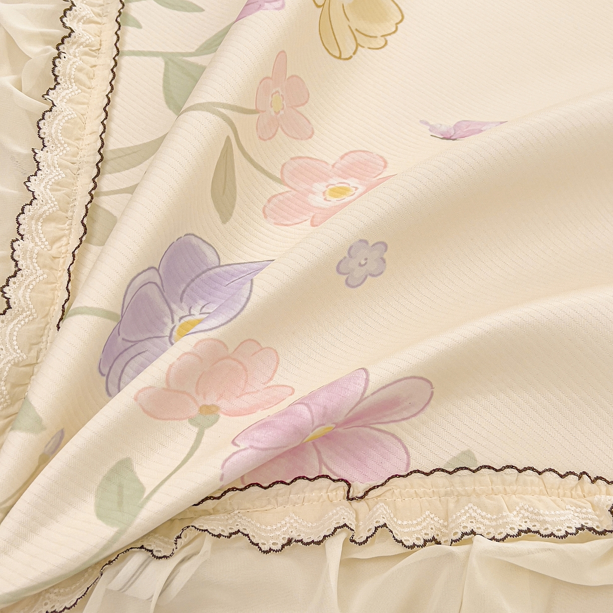 91家纺网 家纺一手货源 找家纺 川悦生活 2026新款凉豆豆凉感冰丝床裙三件套 软芙花眠