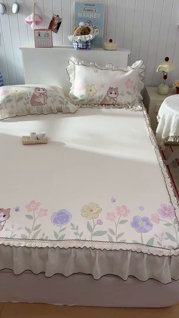 91家纺网 家纺一手货源 找家纺 川悦生活 2026新款凉豆豆凉感冰丝床裙三件套 软芙花眠