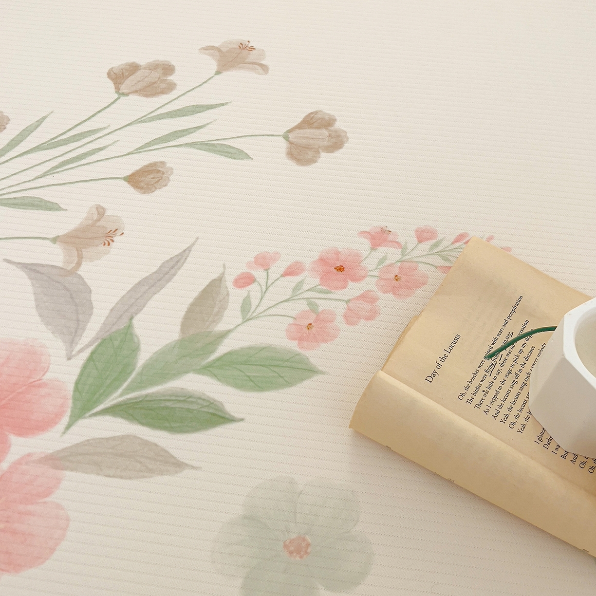 91家纺网 家纺一手货源 找家纺 川悦生活 2026新款凉豆豆凉感冰丝床裙三件套 水悦