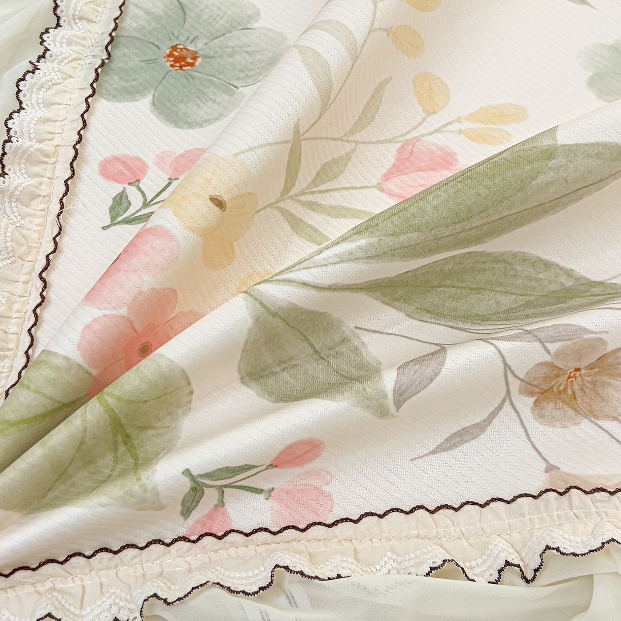 91家纺网 家纺一手货源 找家纺 川悦生活 2026新款凉豆豆凉感冰丝床裙三件套 水悦