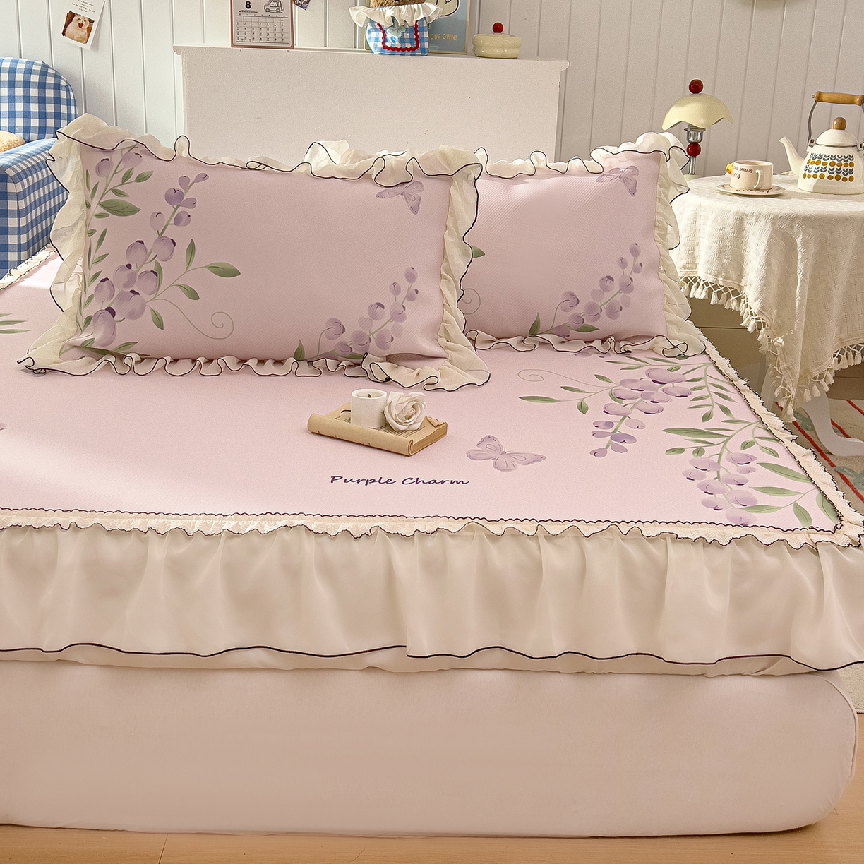 91家纺网 家纺一手货源 找家纺 川悦生活 2026新款凉豆豆凉感冰丝床裙三件套 幸福花眠