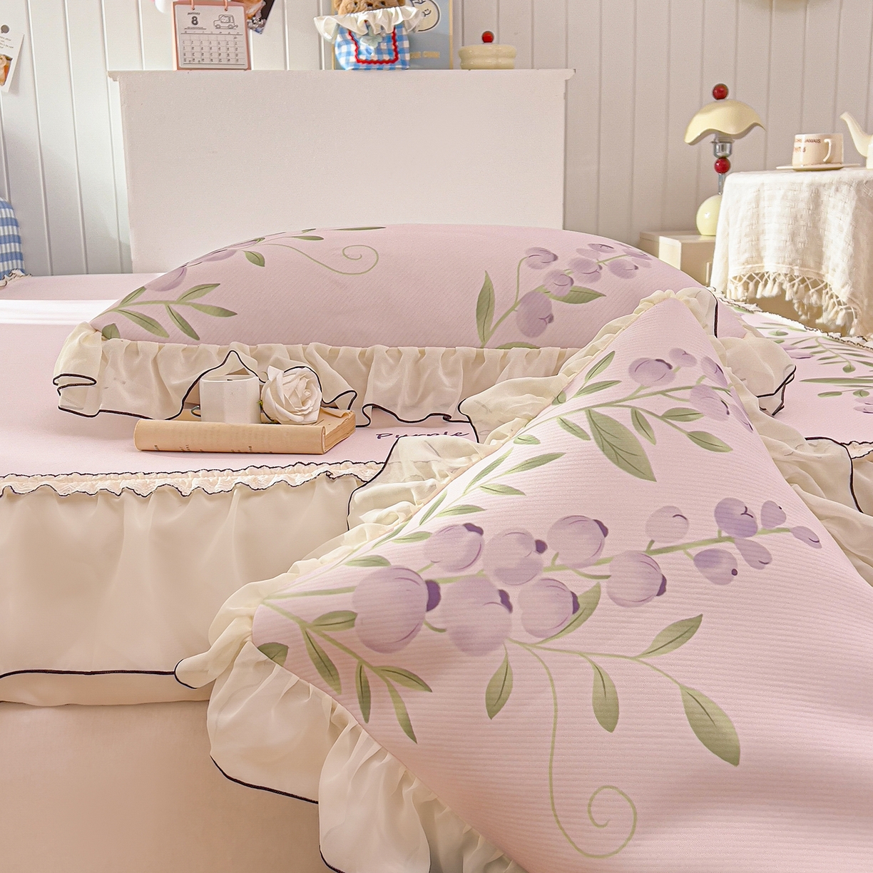 91家纺网 家纺一手货源 找家纺 川悦生活 2026新款凉豆豆凉感冰丝床裙三件套 幸福花眠