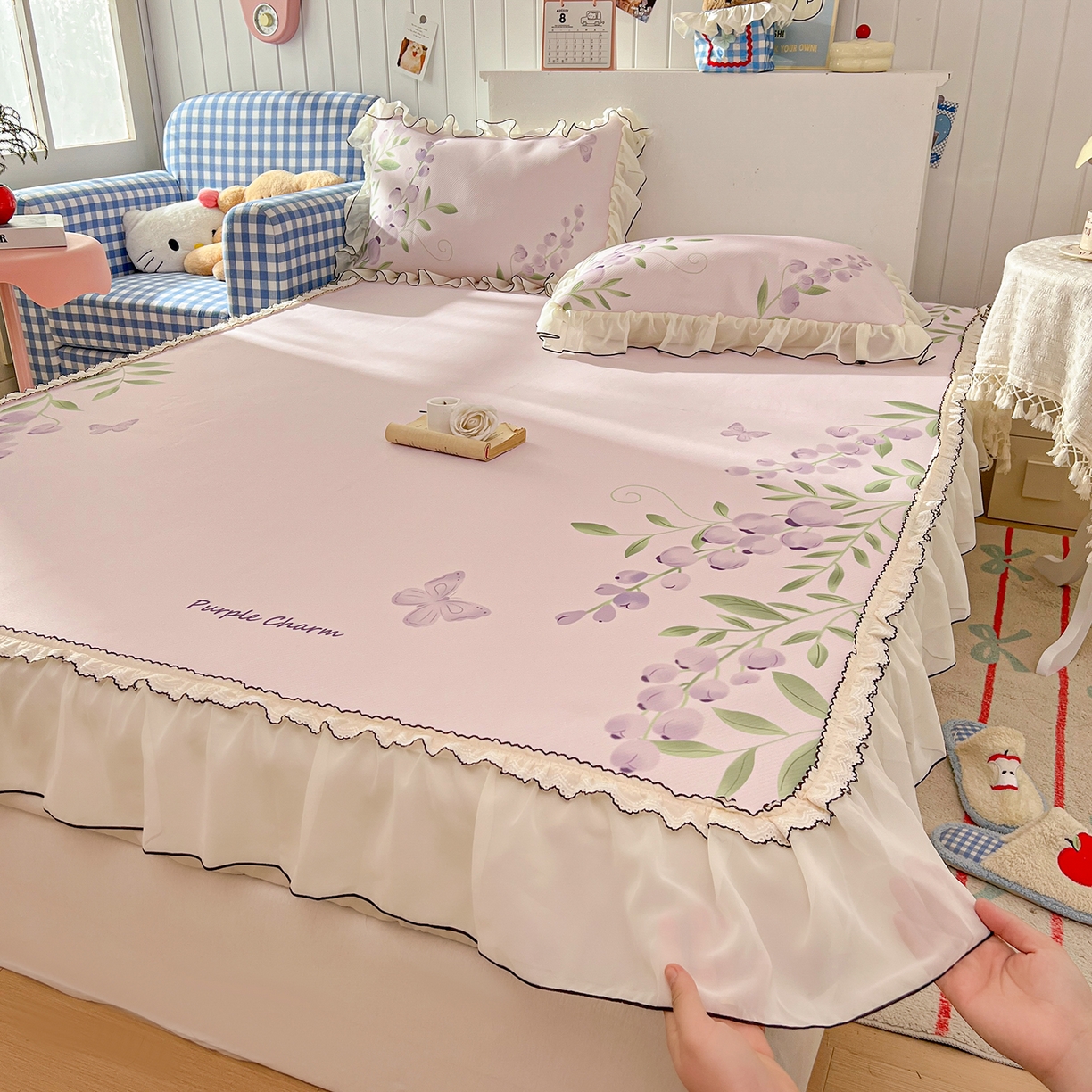 91家纺网 家纺一手货源 找家纺 川悦生活 2026新款凉豆豆凉感冰丝床裙三件套 幸福花眠