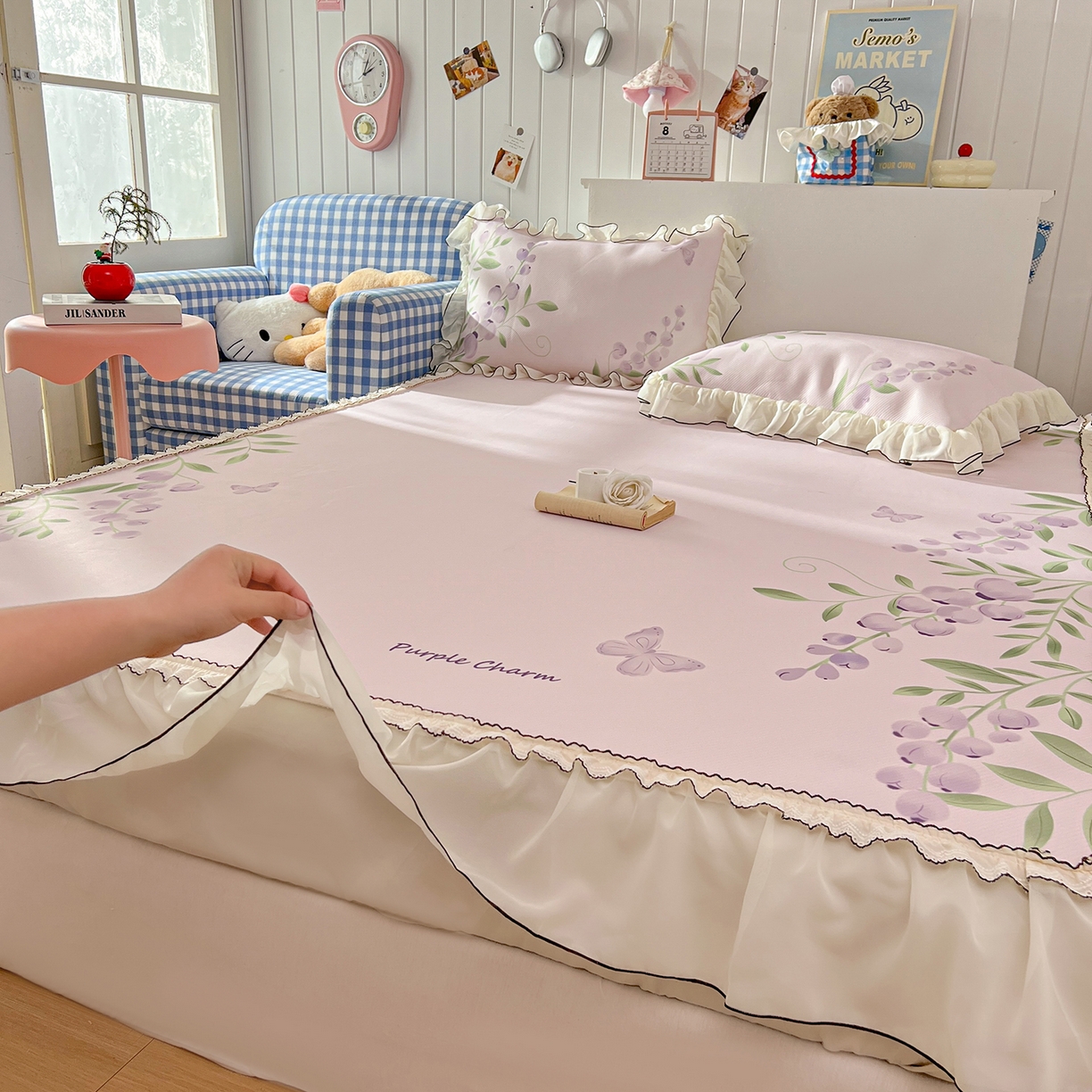 91家纺网 家纺一手货源 找家纺 川悦生活 2026新款凉豆豆凉感冰丝床裙三件套 幸福花眠