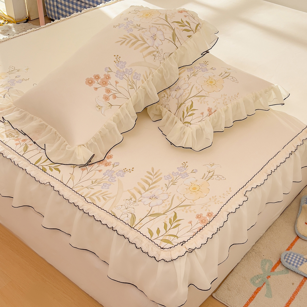 91家纺网 家纺一手货源 找家纺 川悦生活 2026新款凉豆豆凉感冰丝床裙三件套 月净花清