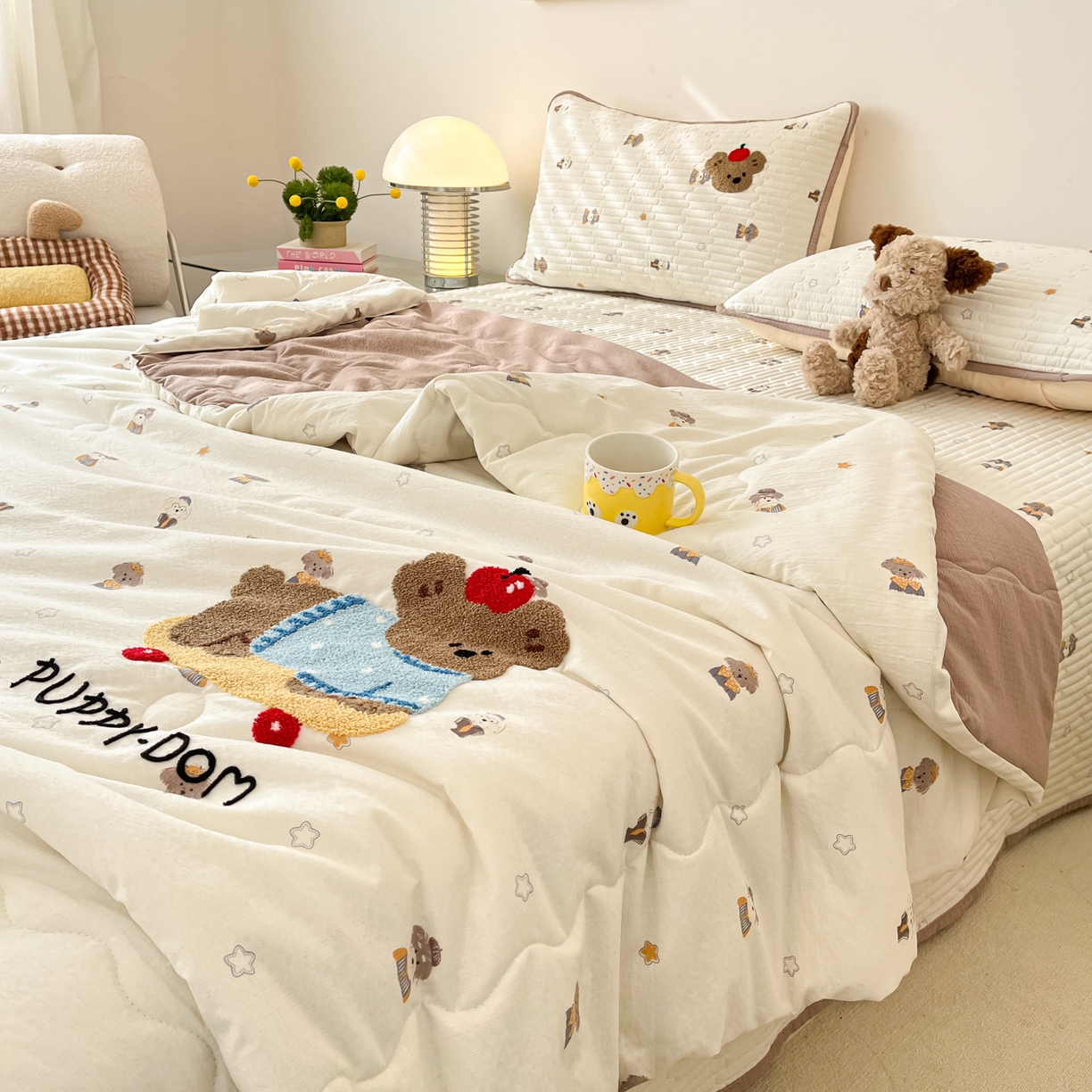 91家纺网 家纺一手货源 找家纺 云玲时尚 2026新款A类云感双层纱7A抗菌夏被四件套系列 小狗滑板日