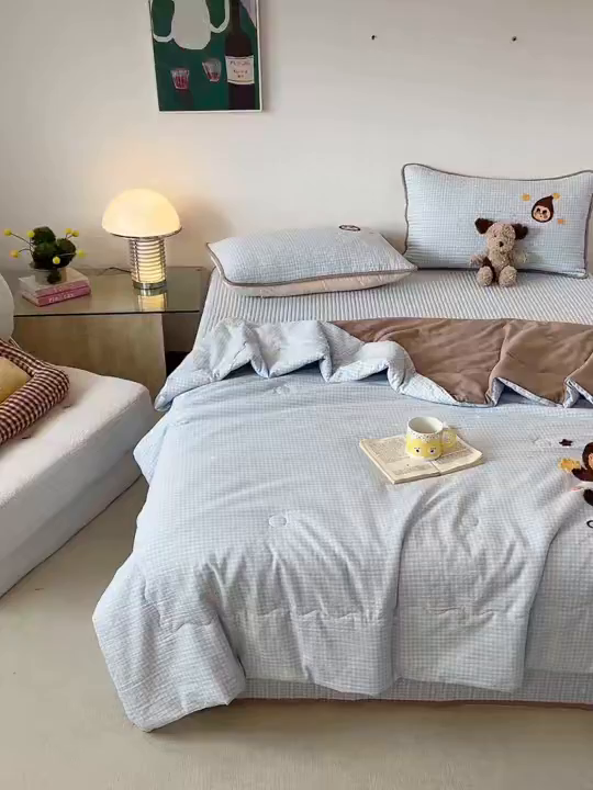 91家纺网 家纺一手货源 找家纺 云玲时尚 2026新款A类云感双层纱7A抗菌夏被四件套系列 出逃星星人