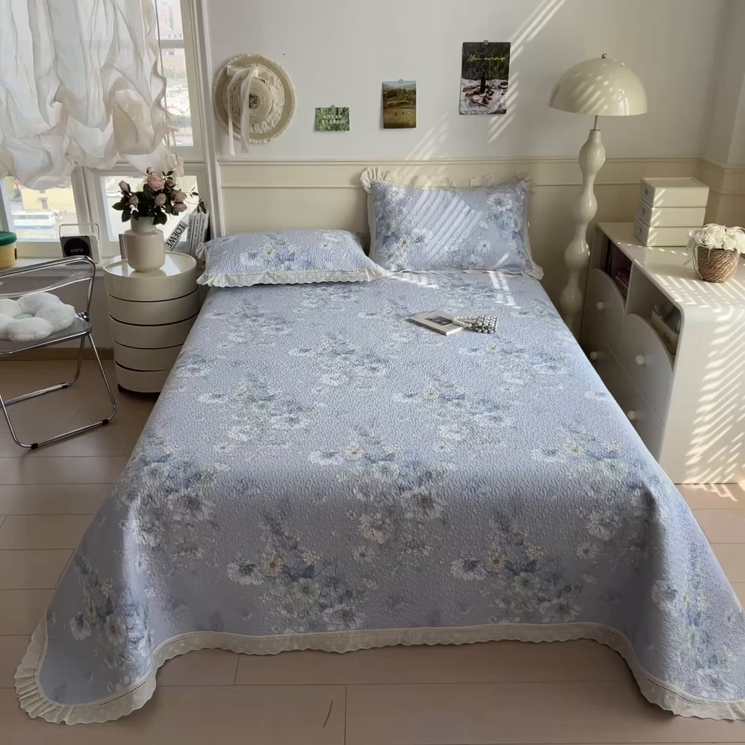 91家纺网 家纺一手货源 找家纺 慕木家纺 2026新款A类印花慕丝棉花边款床盖夏被系列(抽空压缩可供跨境)提供买家秀 蓝庭叙+灰