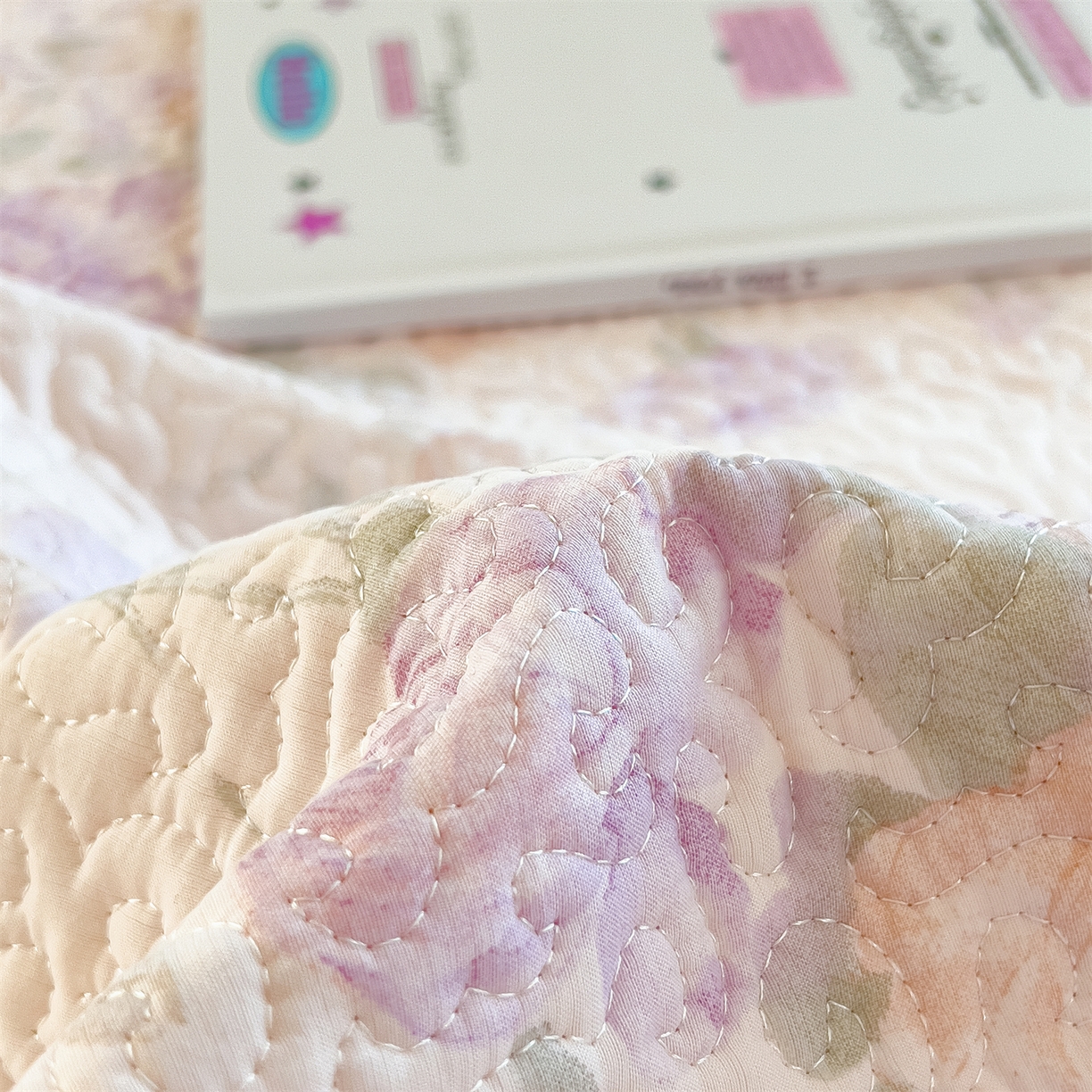 91家纺网 家纺一手货源 找家纺 慕木家纺 2026新款A类印花慕丝棉花边款床盖夏被系列(抽空压缩可供跨境)提供买家秀 凡尔赛+粉