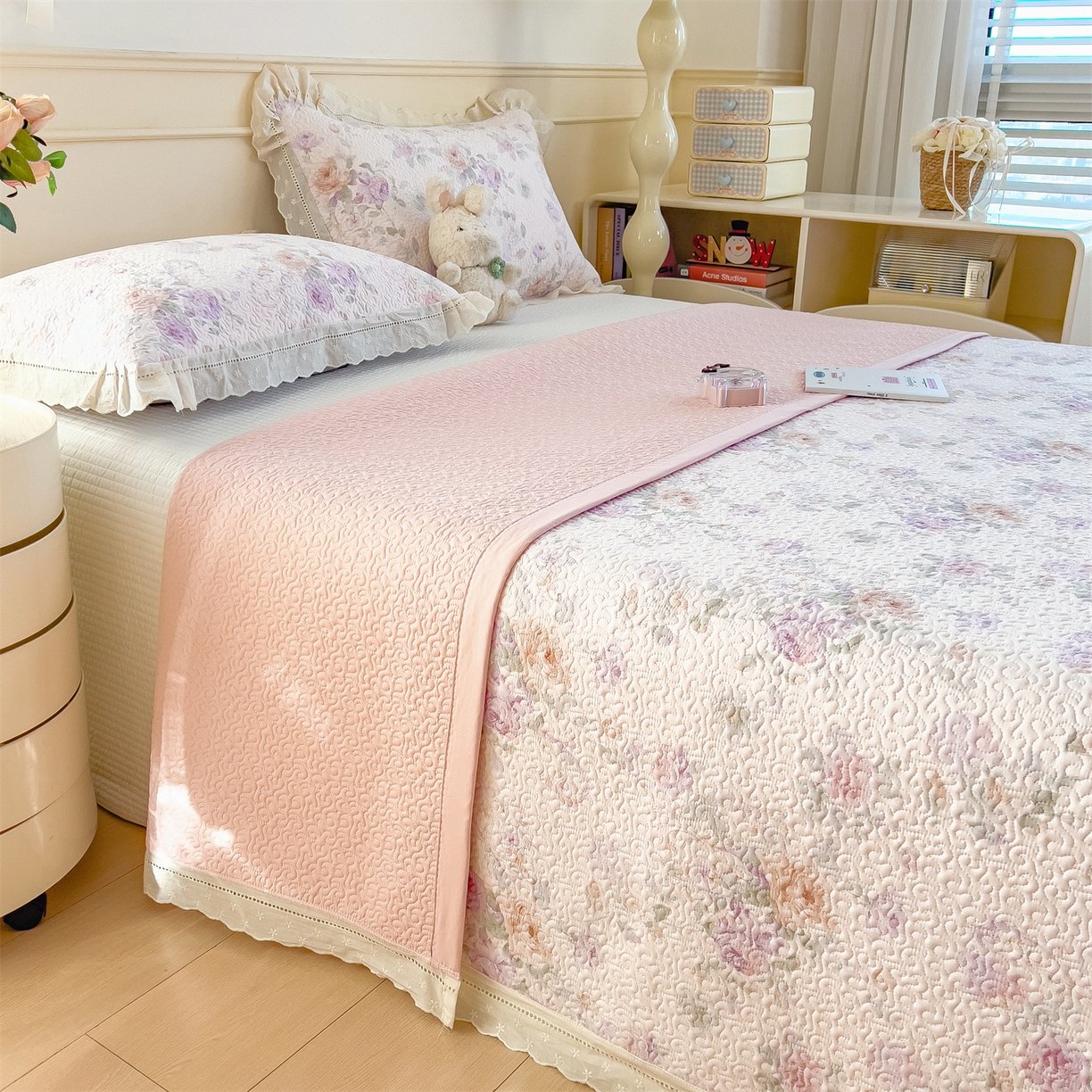 91家纺网 家纺一手货源 找家纺 慕木家纺 2026新款A类印花慕丝棉花边款床盖夏被系列(抽空压缩可供跨境)提供买家秀 凡尔赛+粉