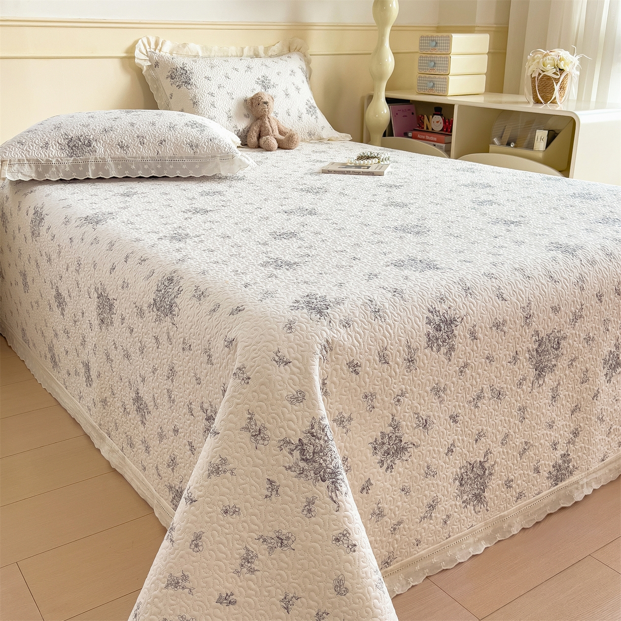 91家纺网 家纺一手货源 找家纺 慕木家纺 2026新款A类印花慕丝棉花边款床盖夏被系列(抽空压缩可供跨境)提供买家秀 墨芳+灰