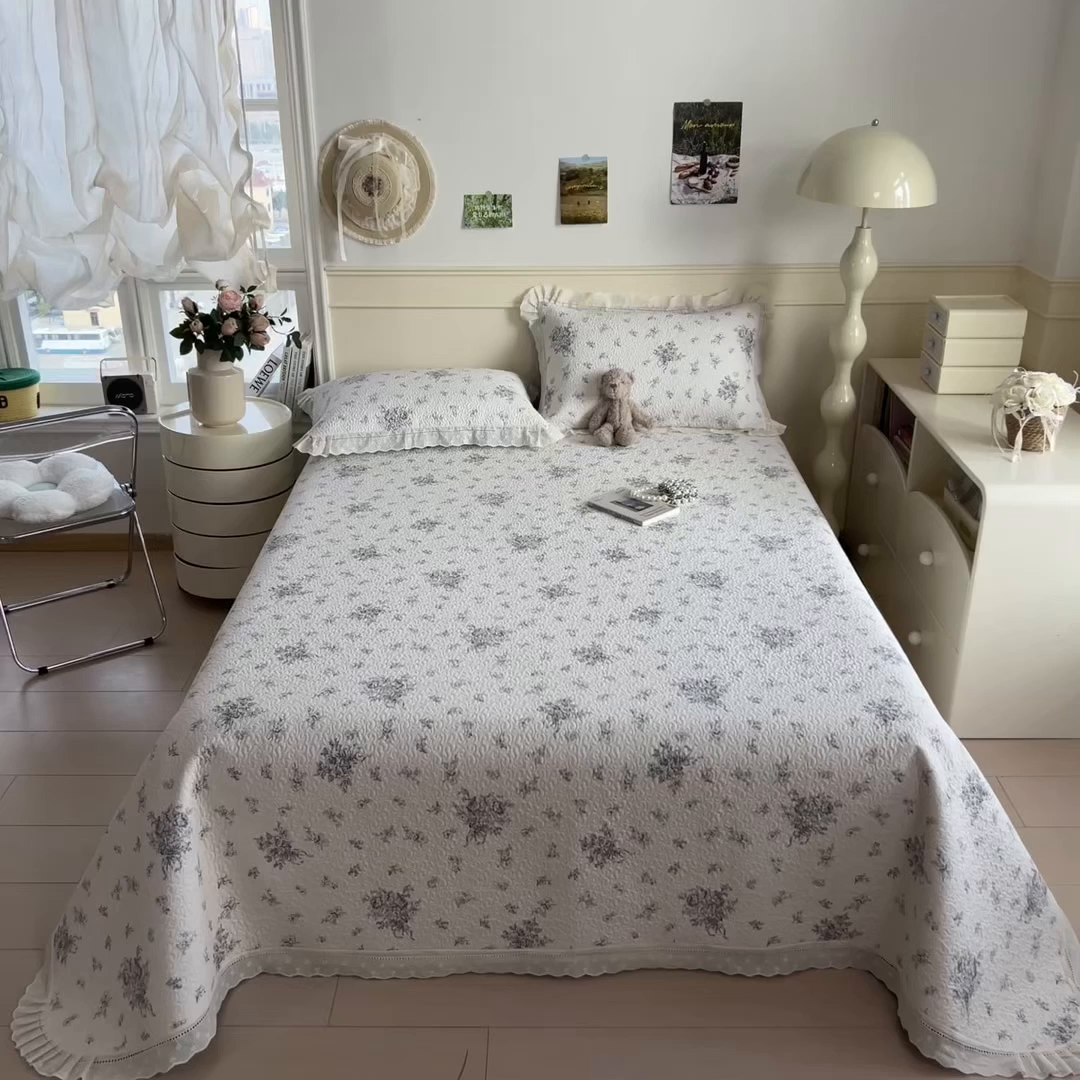 91家纺网 家纺一手货源 找家纺 慕木家纺 2026新款A类印花慕丝棉花边款床盖夏被系列(抽空压缩可供跨境)提供买家秀 墨芳+灰