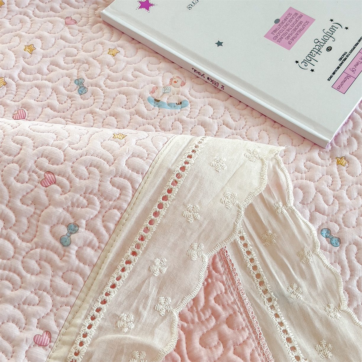 91家纺网 家纺一手货源 找家纺 慕木家纺 2026新款A类印花慕丝棉花边款床盖夏被系列(抽空压缩可供跨境)提供买家秀 星心兔语+粉