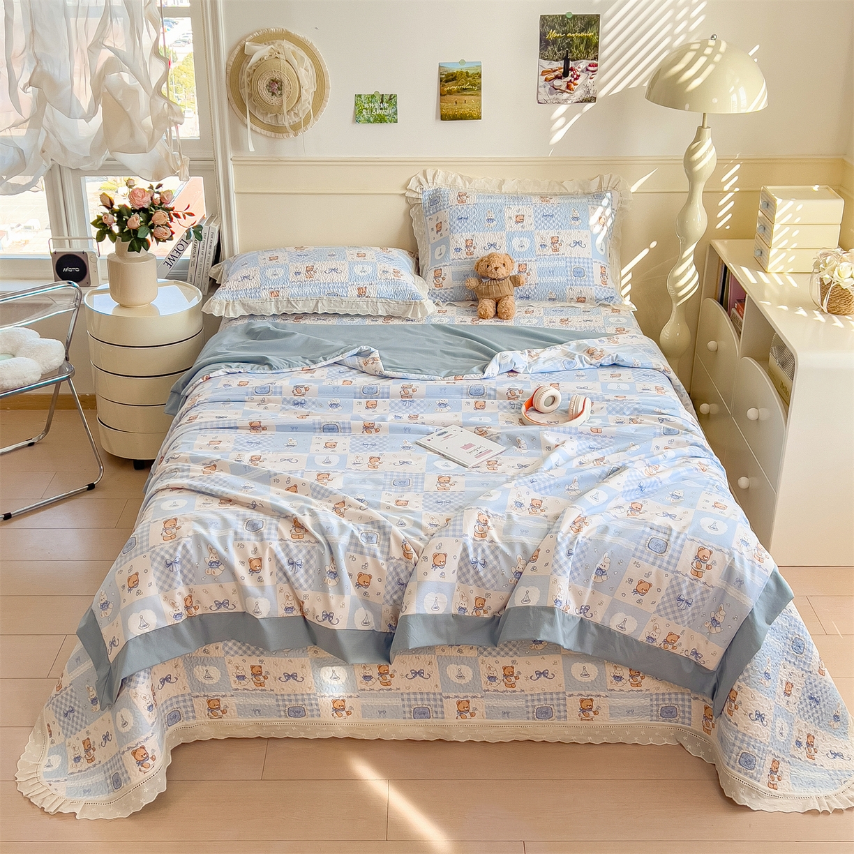 91家纺网 家纺一手货源 找家纺 慕木家纺 2026新款A类印花慕丝棉花边款床盖夏被系列(抽空压缩可供跨境)提供买家秀 熊兔叙+蓝