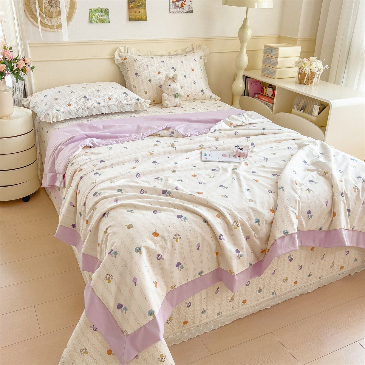 91家纺网 家纺一手货源 找家纺 慕木家纺 2026新款A类印花慕丝棉花边款床盖夏被系列(抽空压缩可供跨境)提供买家秀 云菇森林+浅紫