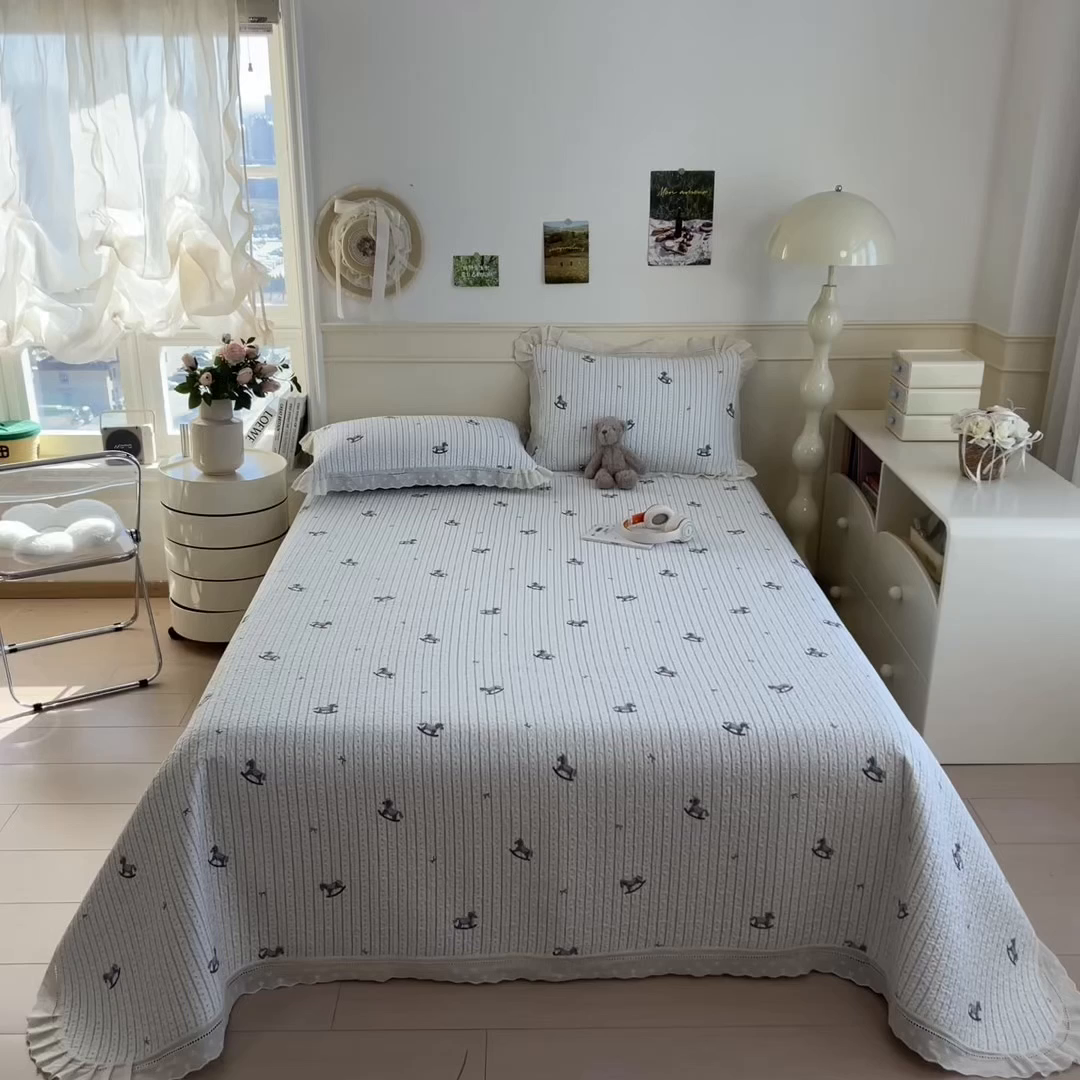 91家纺网 家纺一手货源 找家纺 慕木家纺 2026新款A类印花慕丝棉花边款床盖夏被系列(抽空压缩可供跨境)提供买家秀 木马童谣+灰