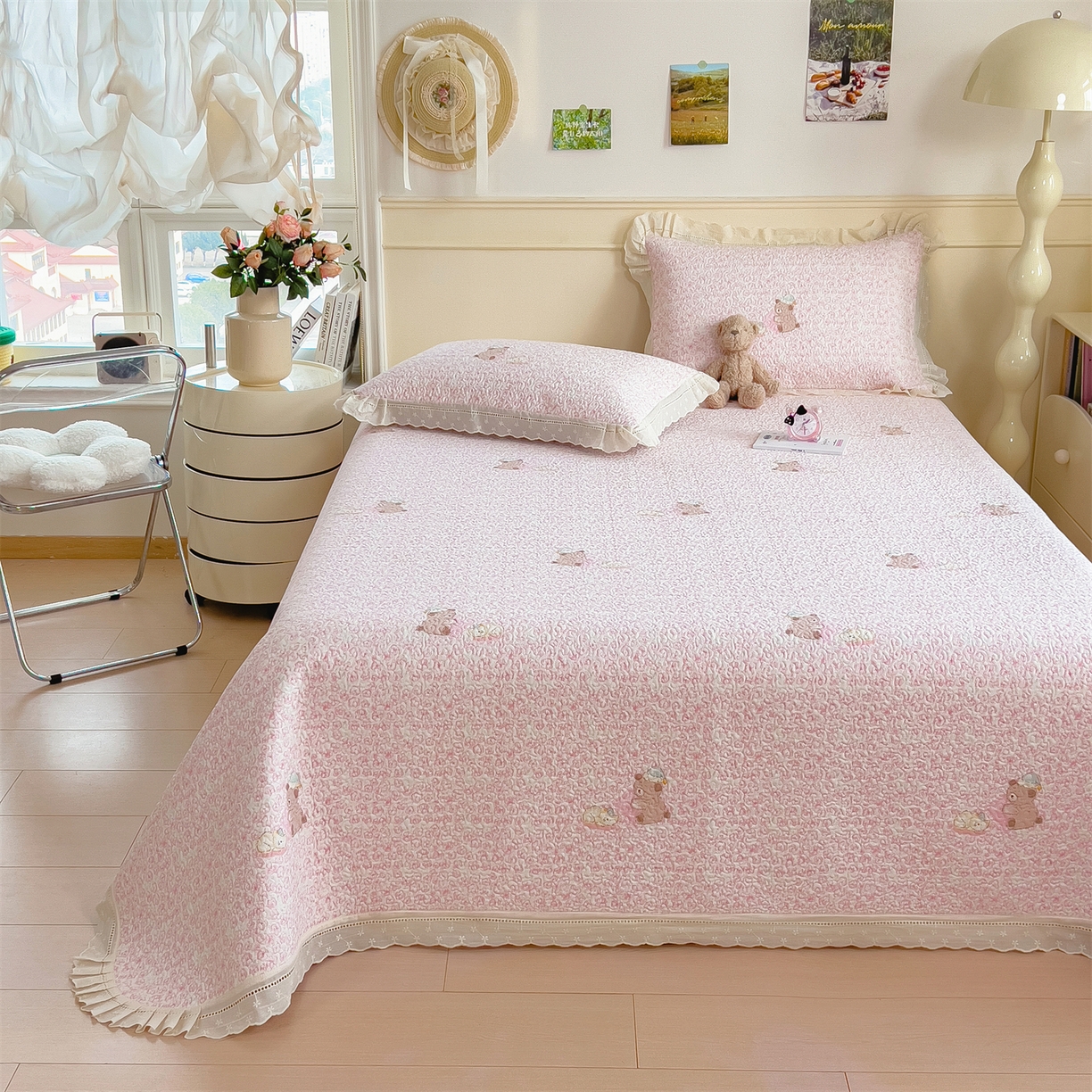 91家纺网 家纺一手货源 找家纺 慕木家纺 2026新款A类印花慕丝棉花边款床盖夏被系列(抽空压缩可供跨境)提供买家秀 甜梦熊+浅粉