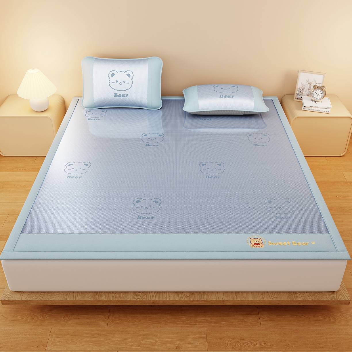 91家纺网 家纺一手货源 找家纺 卡初家居（原微来） 2026春夏新款快乐熊水洗冰藤床席款床笠款 快乐熊-天空蓝-床席款