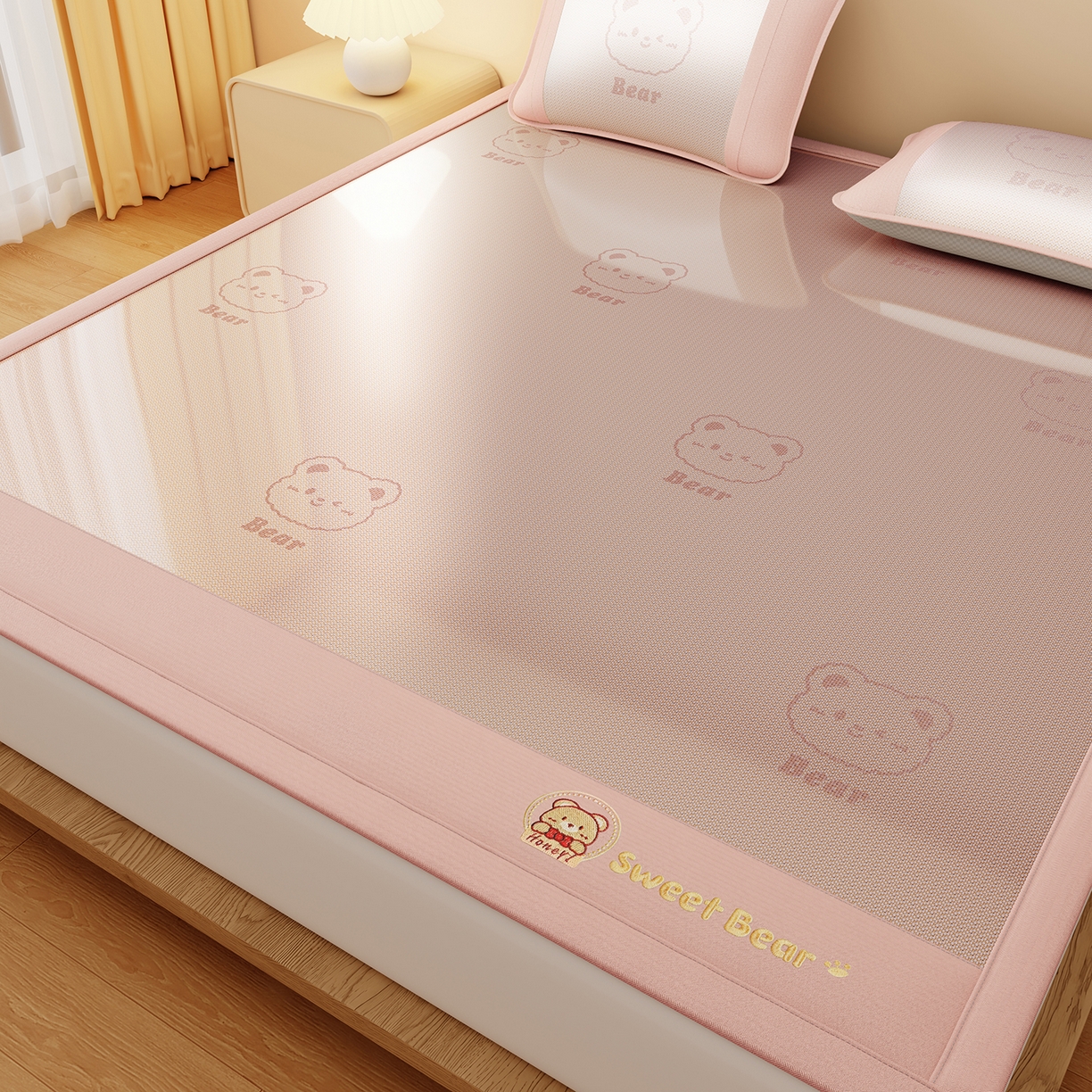 91家纺网 家纺一手货源 找家纺 卡初家居（原微来） 2026春夏新款快乐熊水洗冰藤床席款床笠款 快乐熊-优雅粉-床席款