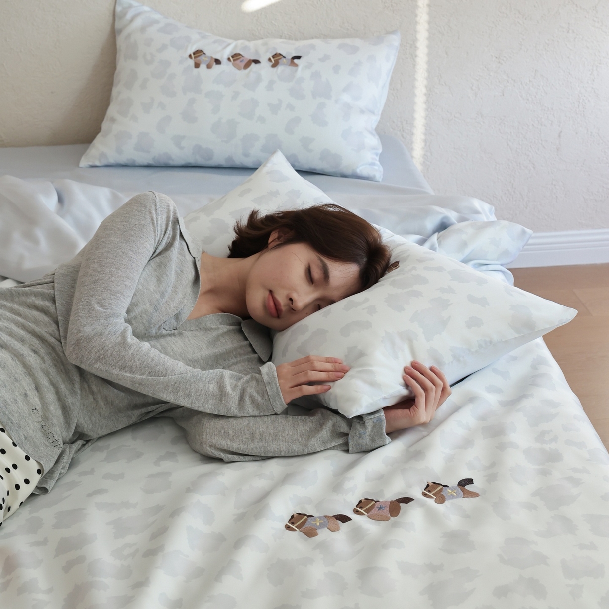 91家纺网 家纺一手货源 找家纺 （总）初拾 2026春夏新款60支兰精天丝”小胖马“四件套—幸运小马