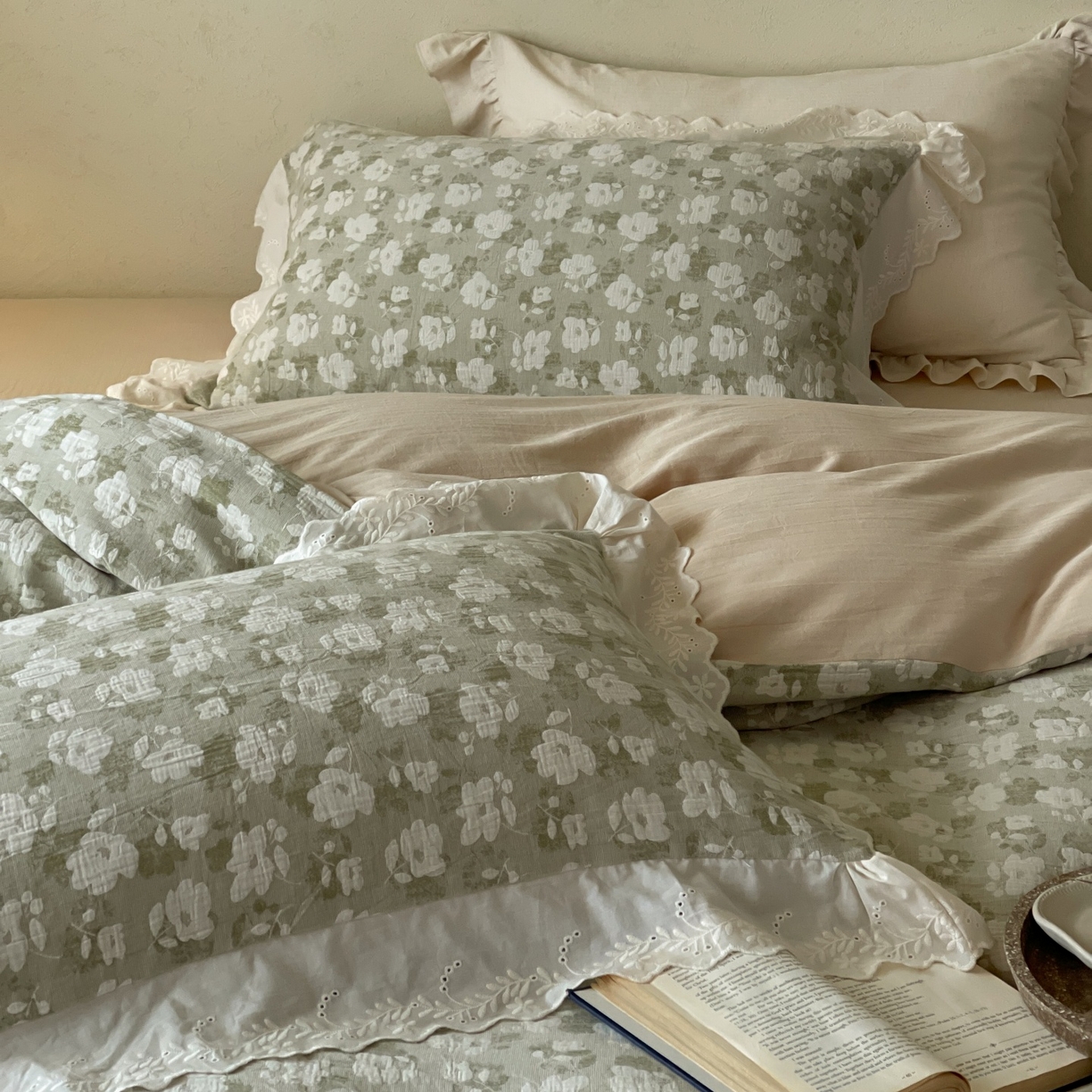 91家纺网 家纺一手货源 找家纺 （总）云上 2026春夏新款全棉纯棉色织大提空气层提花法式花边款四件套--花悦