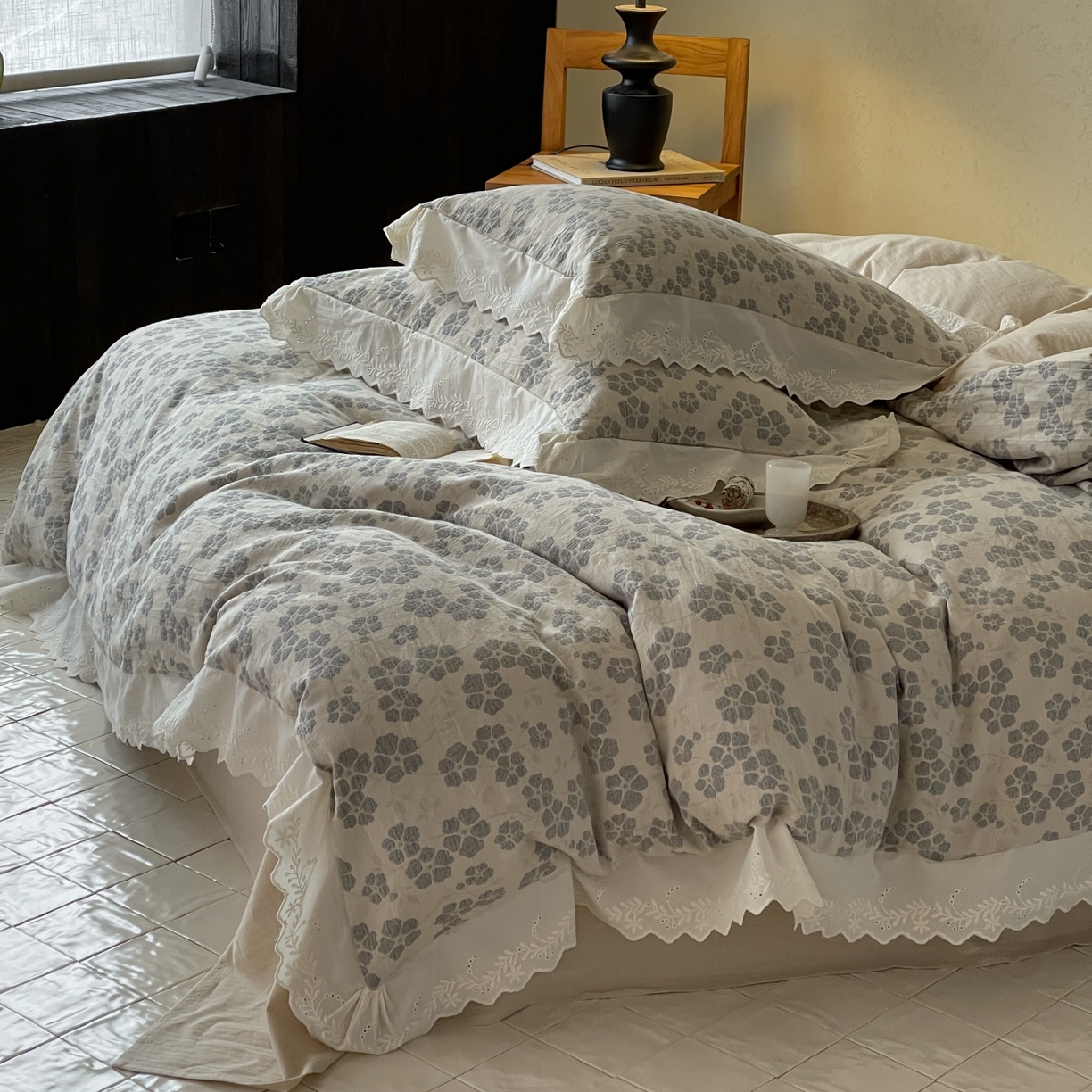 91家纺网 家纺一手货源 找家纺 云上 2026春夏新款全棉纯棉色织大提空气层提花法式花边款四件套--花悦 花悦-米灰