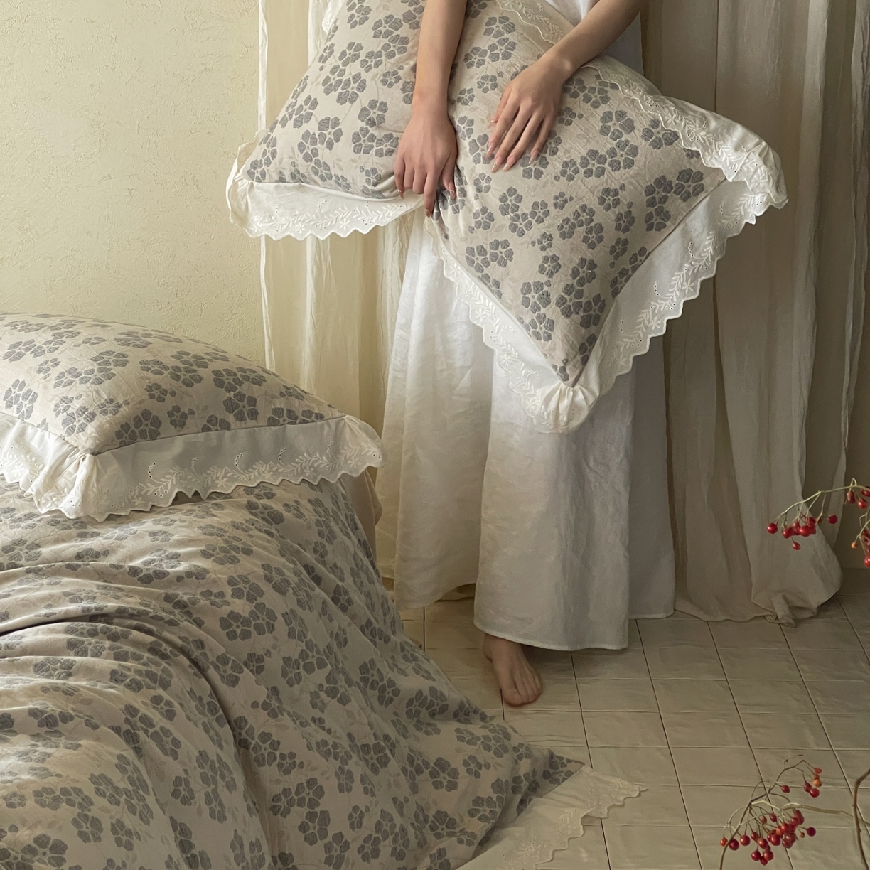 91家纺网 家纺一手货源 找家纺 云上 2026春夏新款全棉纯棉色织大提空气层提花法式花边款四件套--花悦 花悦-米灰