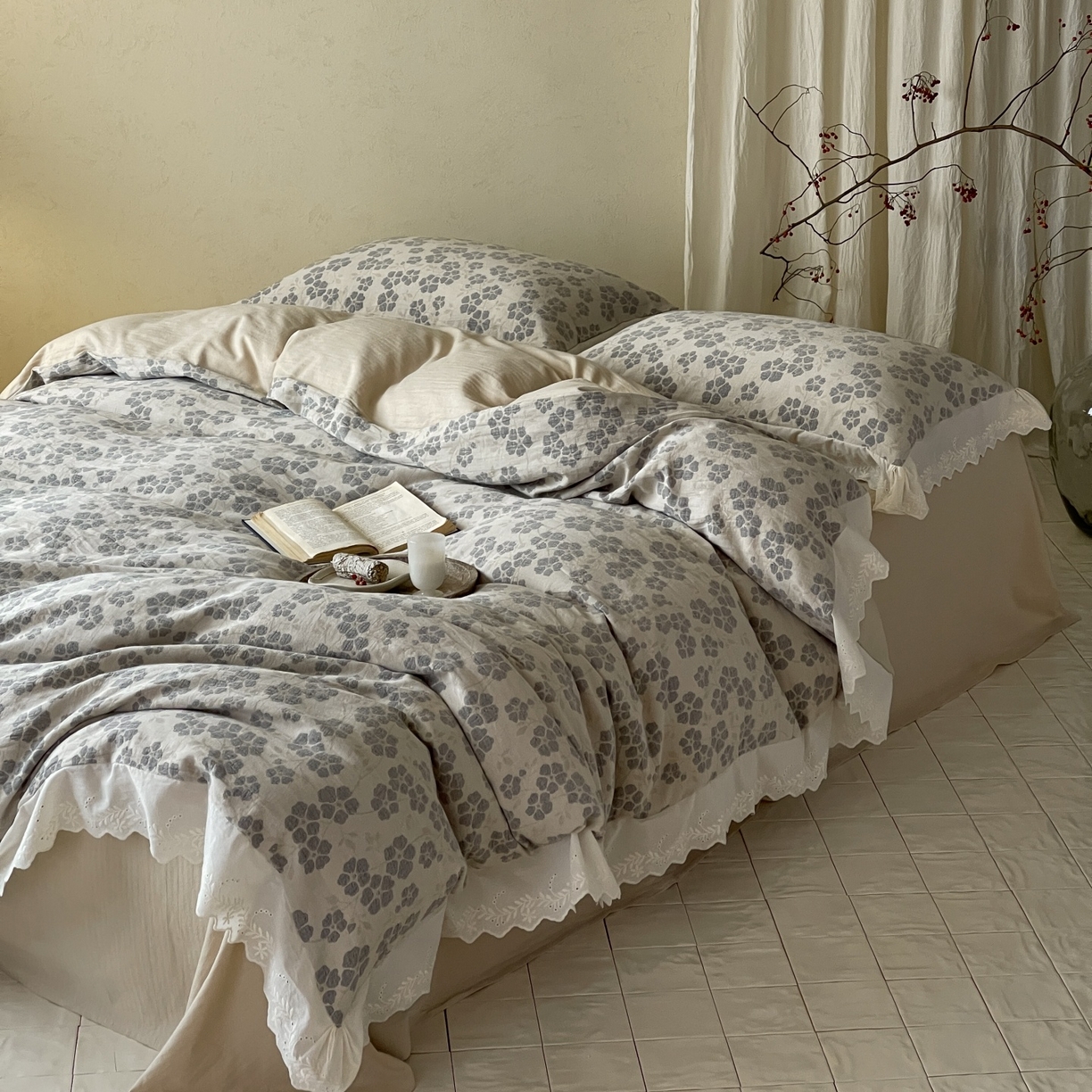 91家纺网 家纺一手货源 找家纺 云上 2026春夏新款全棉纯棉色织大提空气层提花法式花边款四件套--花悦 花悦-米灰