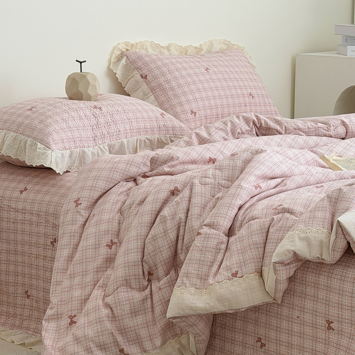 91家纺网 家纺一手货源 找家纺 佰织鑫家居 2026春夏新款全棉纯棉法式床盖款夏被夏凉被空调被夏被四件套春秋被四件套 蝴蝶结