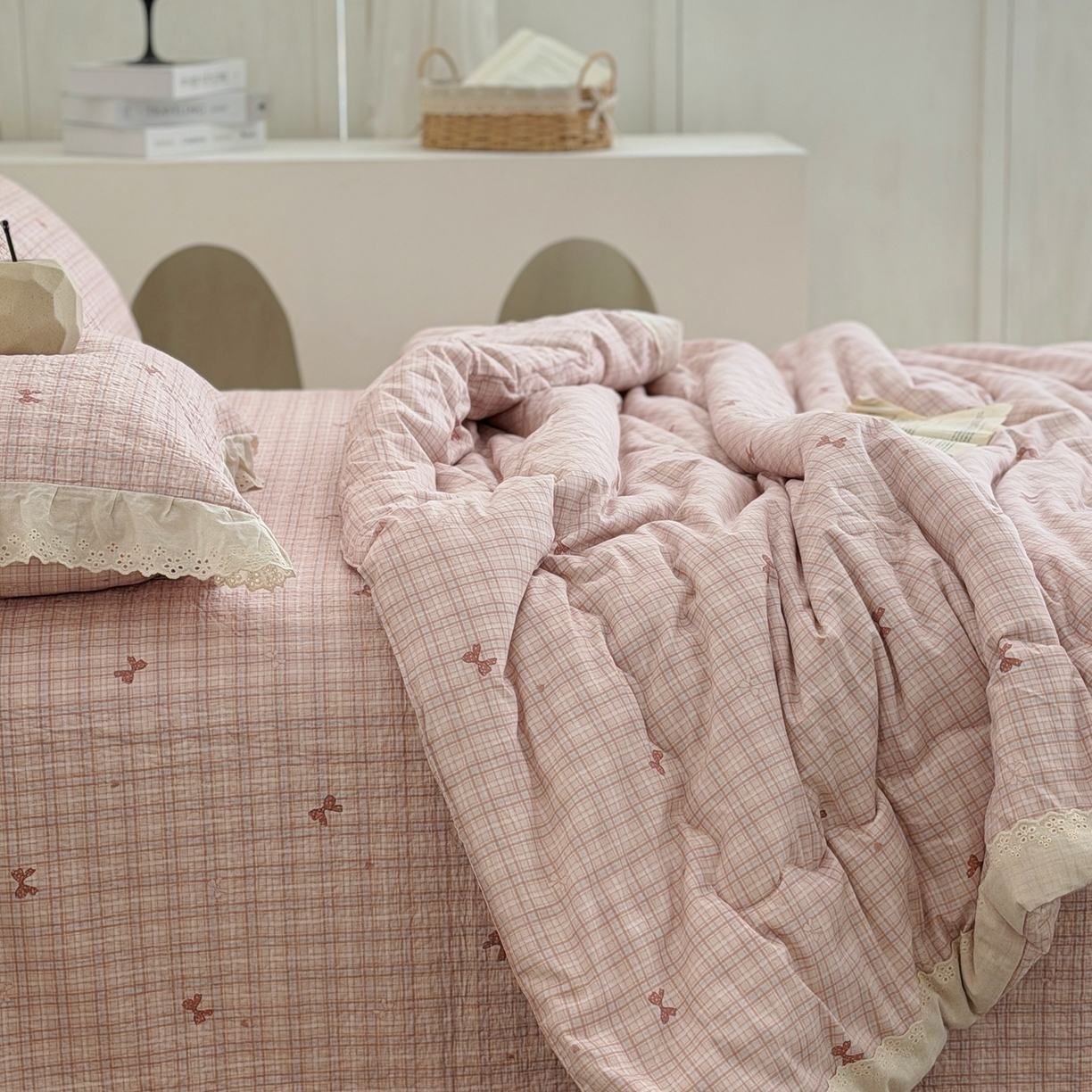 91家纺网 家纺一手货源 找家纺 佰织鑫家居 2026春夏新款全棉纯棉法式床盖款夏被夏凉被空调被夏被四件套春秋被四件套 蝴蝶结