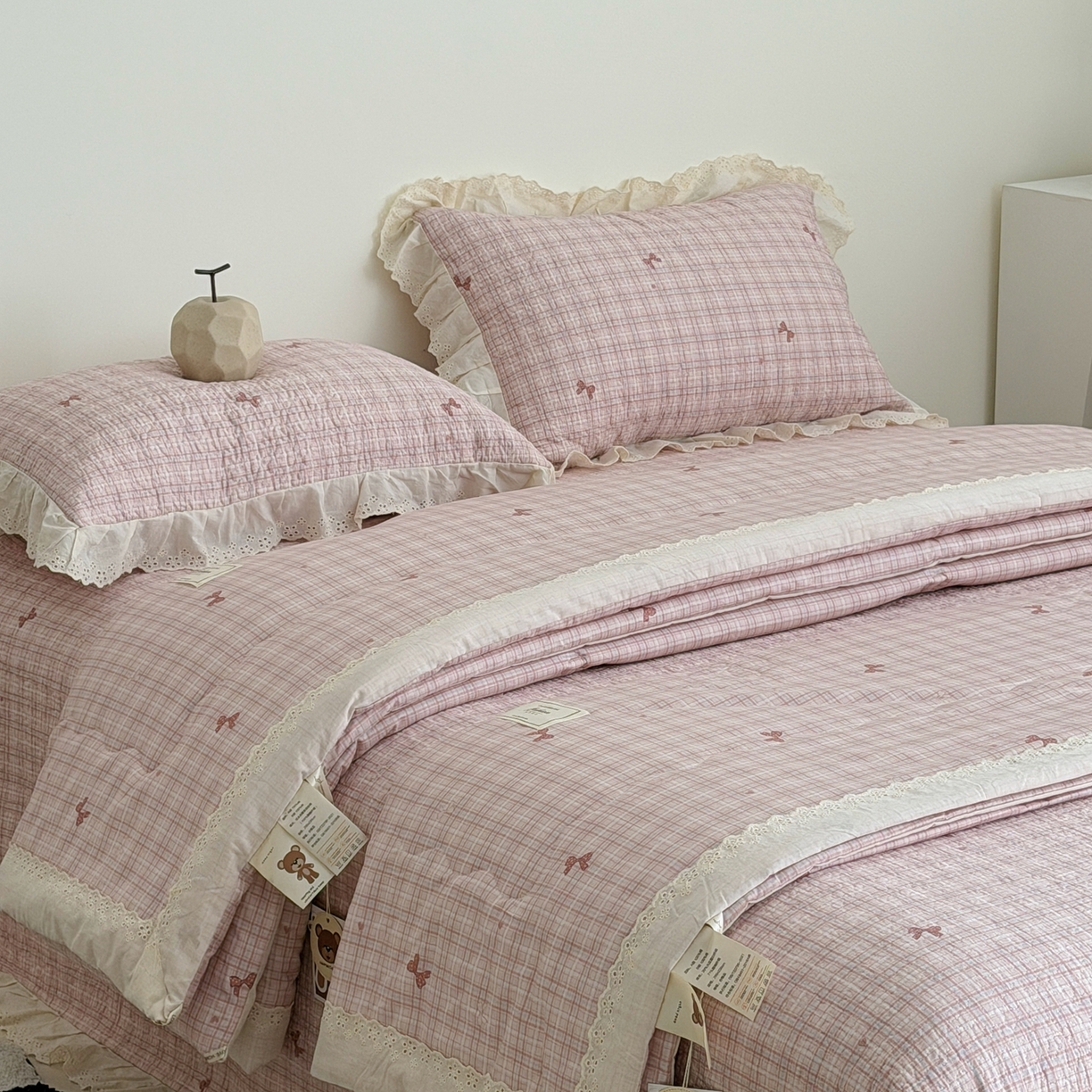 91家纺网 家纺一手货源 找家纺 佰织鑫家居 2026春夏新款全棉纯棉法式床盖款夏被夏凉被空调被夏被四件套春秋被四件套 蝴蝶结