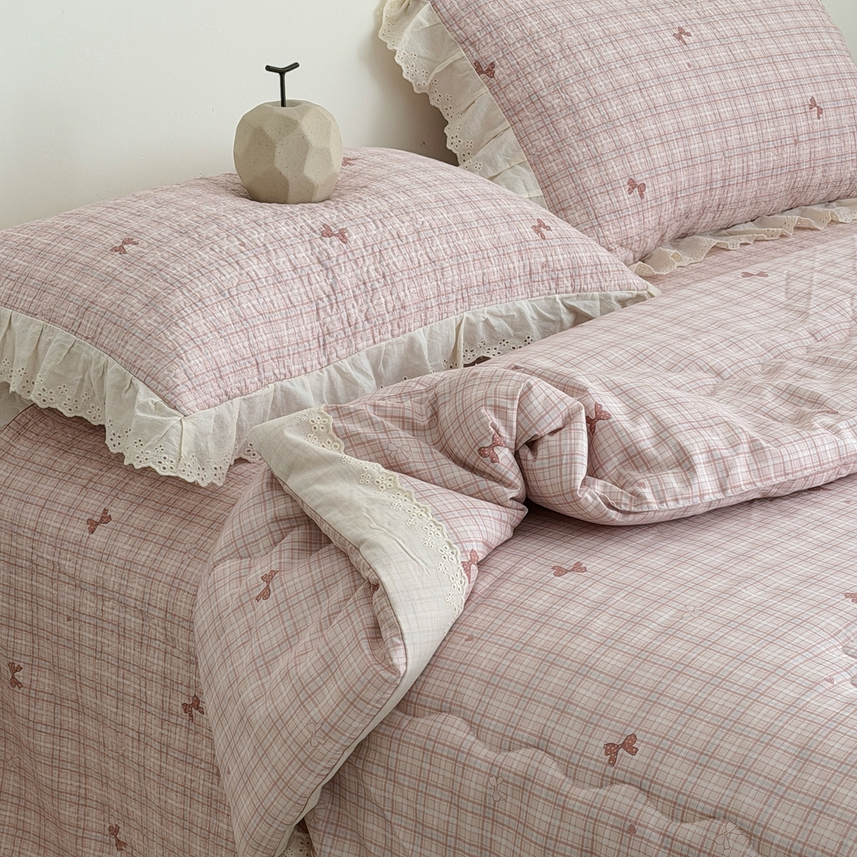 91家纺网 家纺一手货源 找家纺 佰织鑫家居 2026春夏新款全棉纯棉法式床盖款夏被夏凉被空调被夏被四件套春秋被四件套 蝴蝶结