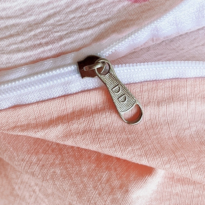 91家纺网 家纺一手货源 找家纺 朵朵家纺 2026新款高级感轻奢复古美拉德色系双层纱泡芙棉床品四件套加厚水洗双层纱软 粉红波点