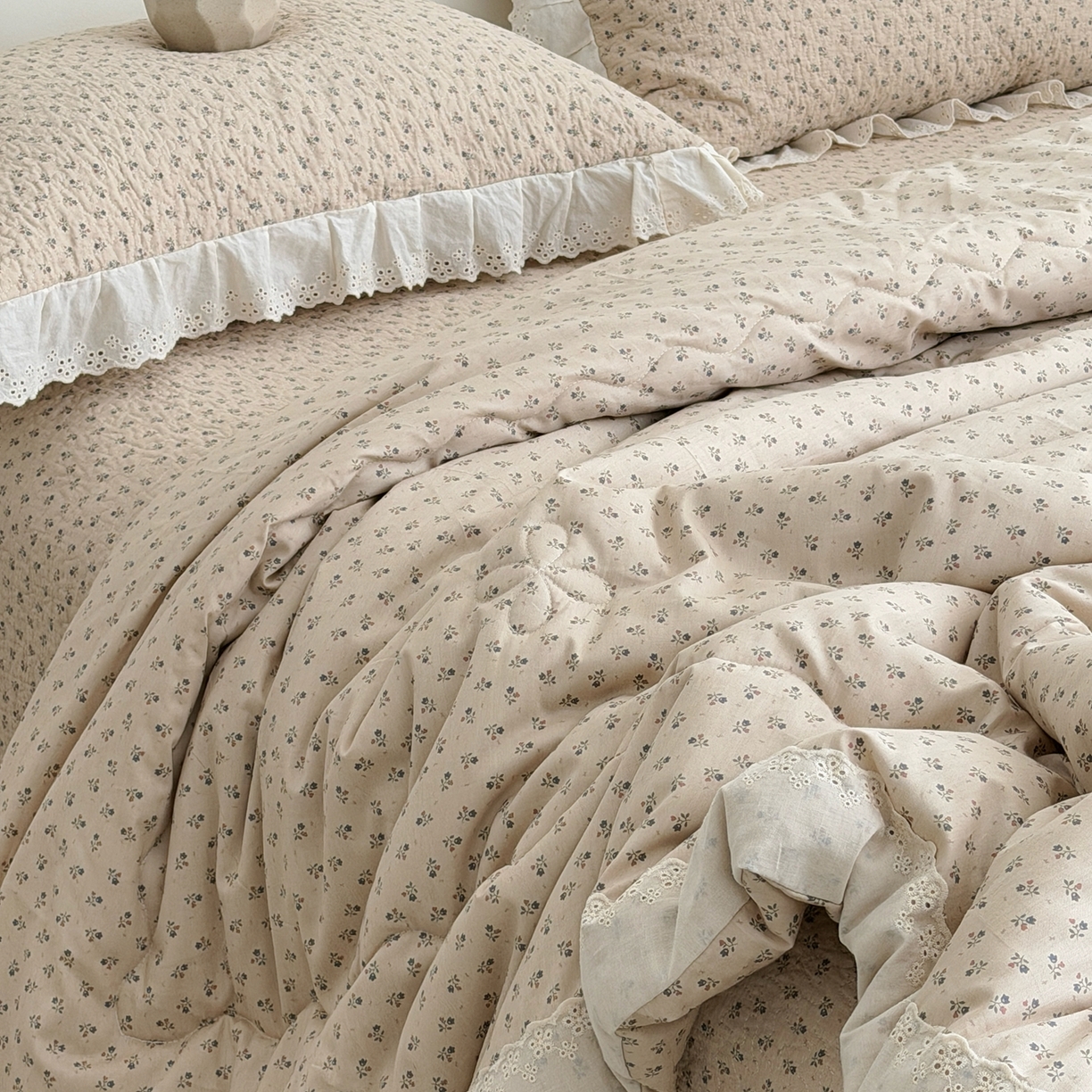 91家纺网 家纺一手货源 找家纺 佰织鑫家居 2026春夏新款全棉纯棉法式床盖款夏被夏凉被空调被夏被四件套春秋被四件套 美拉德