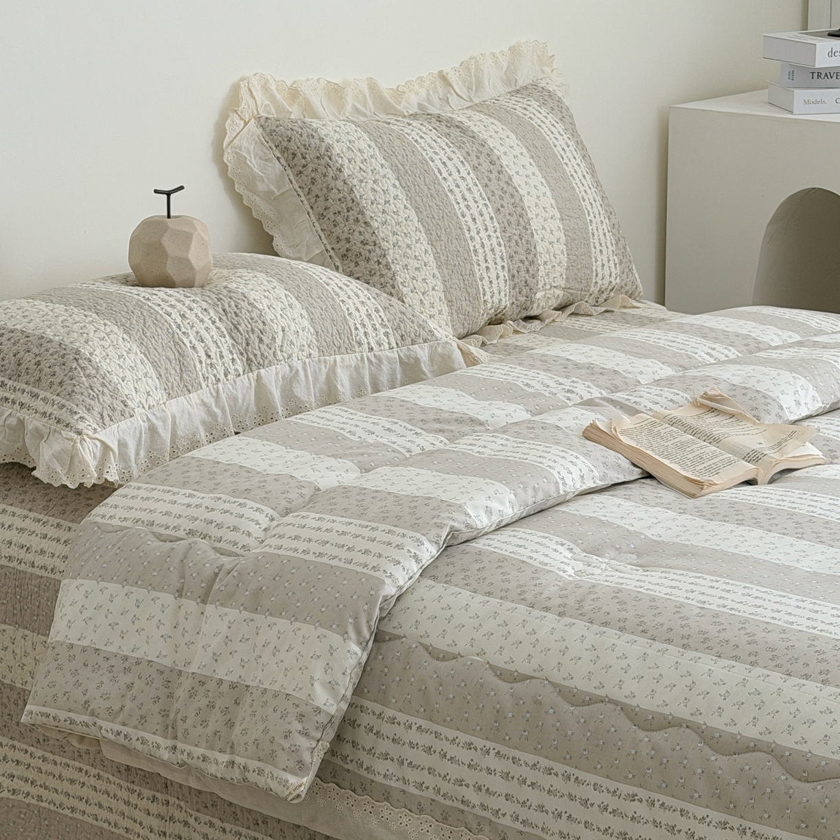 91家纺网 家纺一手货源 找家纺 佰织鑫家居 2026春夏新款全棉纯棉法式床盖款夏被夏凉被空调被夏被四件套春秋被四件套 思念