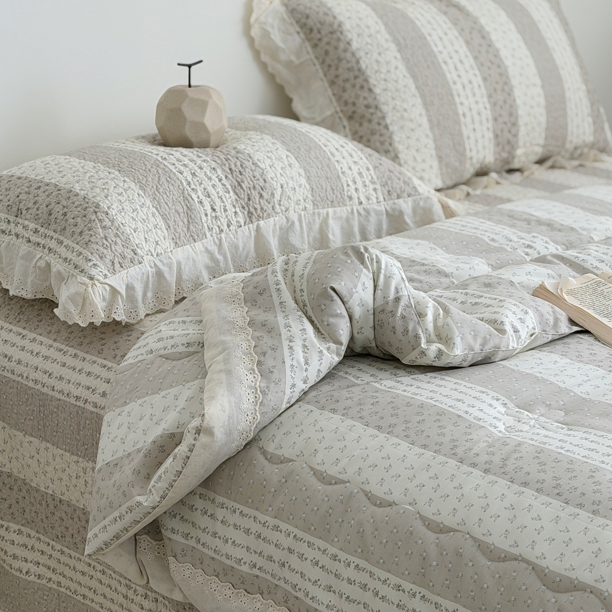 91家纺网 家纺一手货源 找家纺 佰织鑫家居 2026春夏新款全棉纯棉法式床盖款夏被夏凉被空调被夏被四件套春秋被四件套 思念