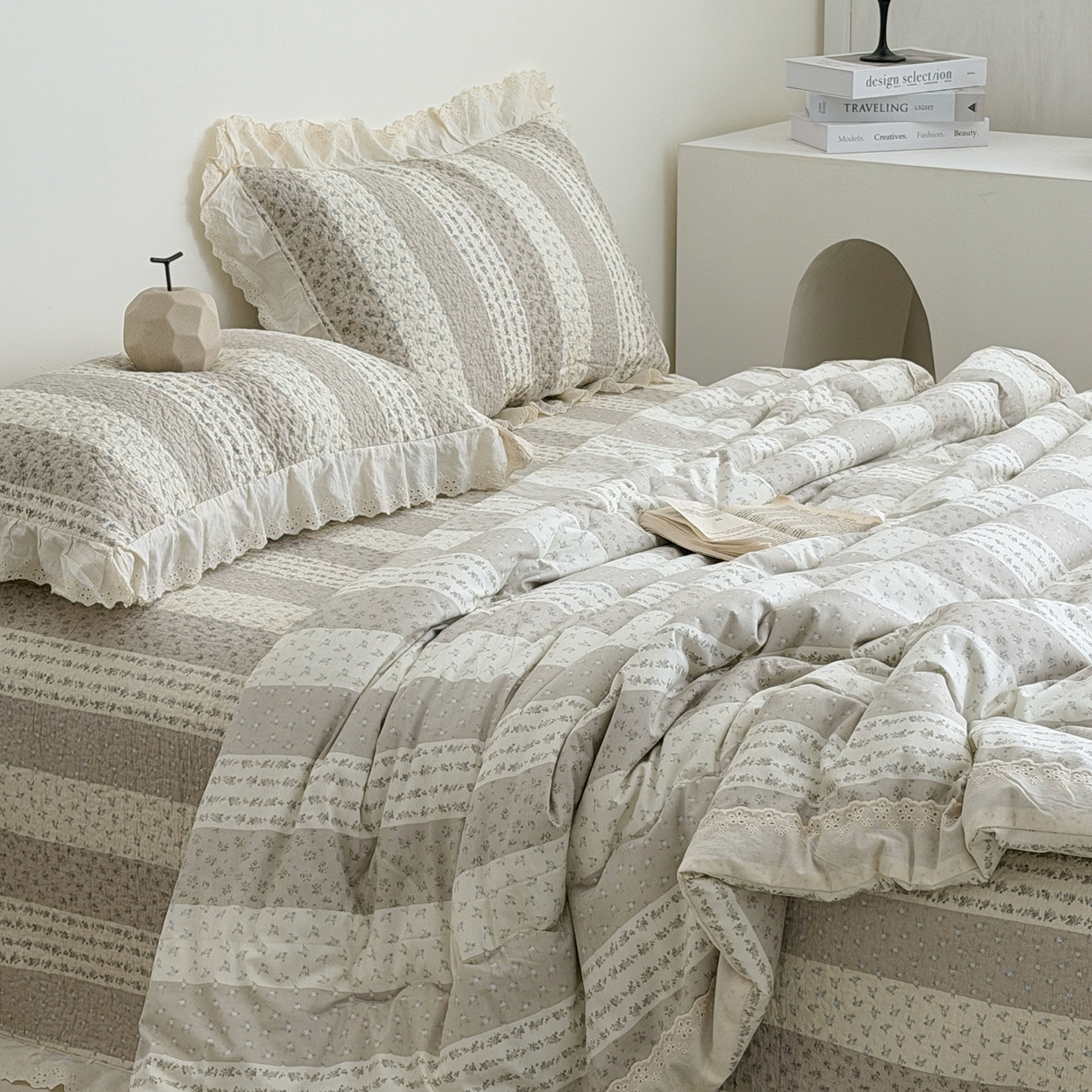 91家纺网 家纺一手货源 找家纺 佰织鑫家居 2026春夏新款全棉纯棉法式床盖款夏被夏凉被空调被夏被四件套春秋被四件套 思念