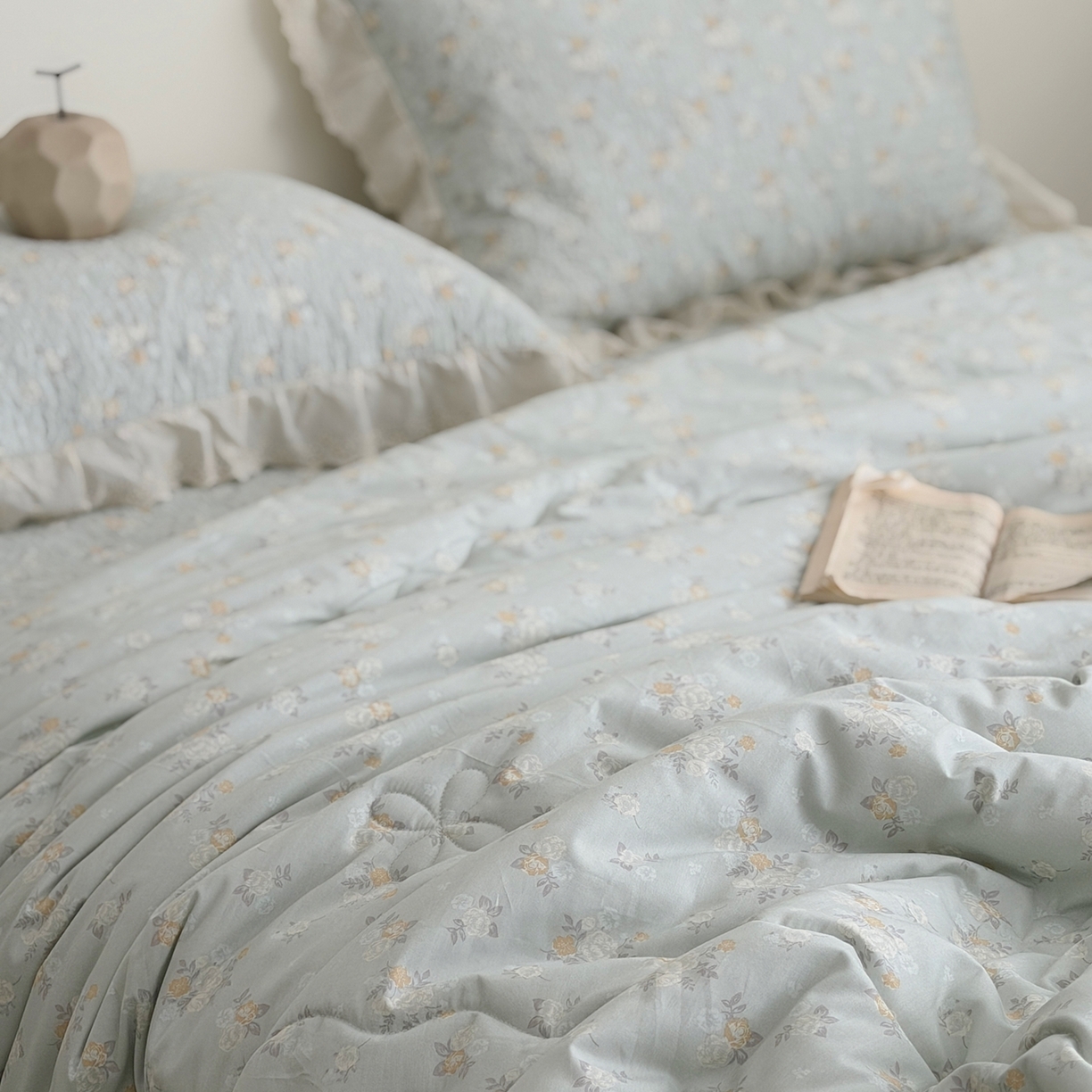 91家纺网 家纺一手货源 找家纺 佰织鑫家居 2026春夏新款全棉纯棉法式床盖款夏被夏凉被空调被夏被四件套春秋被四件套 岁月静好