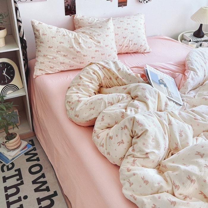 91家纺网 家纺一手货源 找家纺 朵朵家纺 2026新款高级感轻奢复古美拉德色系双层纱泡芙棉床品四件套加厚水洗双层纱软 奶芙兔