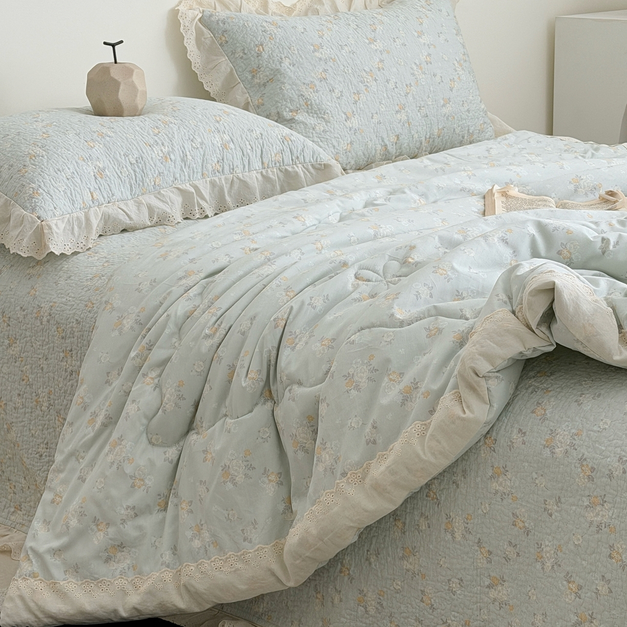 91家纺网 家纺一手货源 找家纺 佰织鑫家居 2026春夏新款全棉纯棉法式床盖款夏被夏凉被空调被夏被四件套春秋被四件套 岁月静好