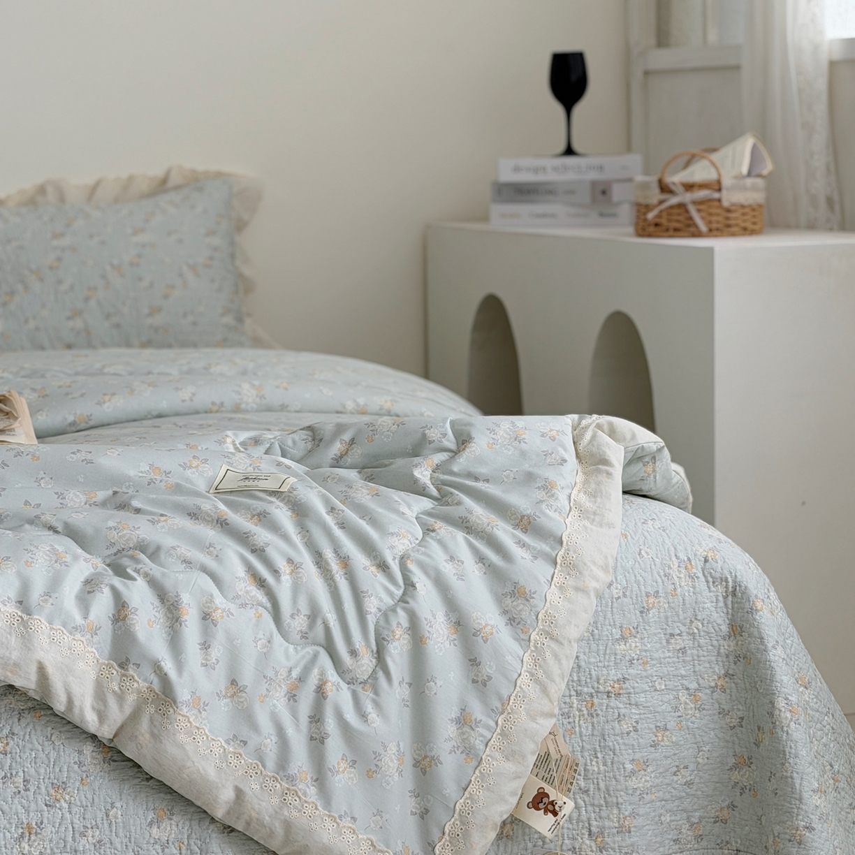 91家纺网 家纺一手货源 找家纺 佰织鑫家居 2026春夏新款全棉纯棉法式床盖款夏被夏凉被空调被夏被四件套春秋被四件套 岁月静好