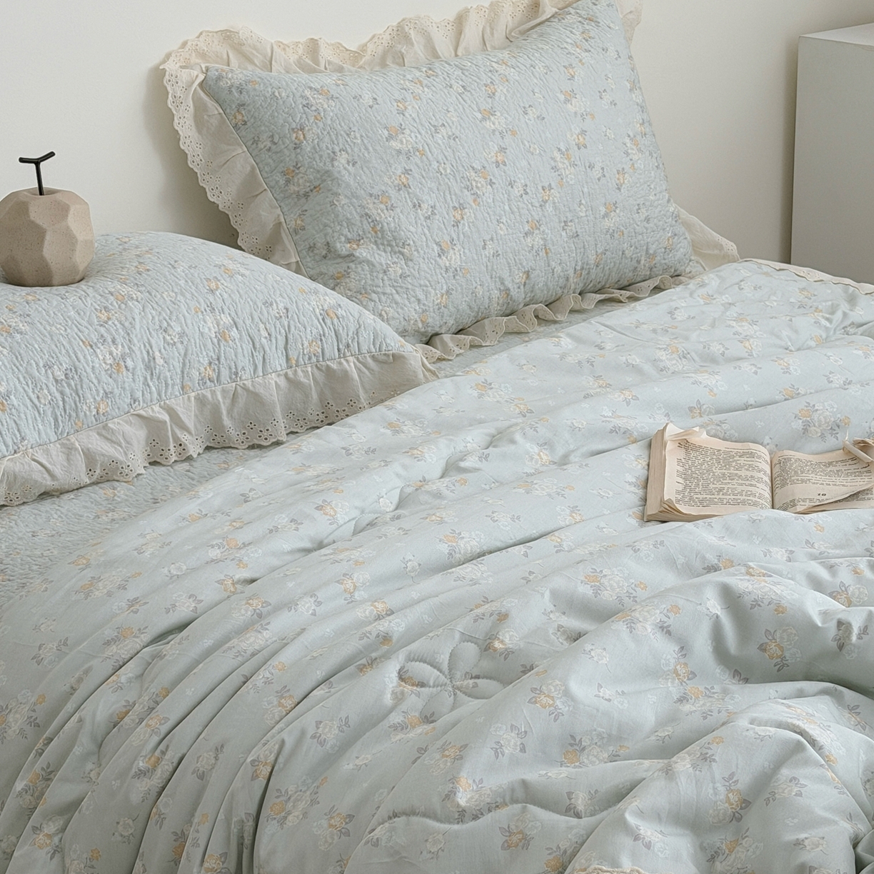 91家纺网 家纺一手货源 找家纺 佰织鑫家居 2026春夏新款全棉纯棉法式床盖款夏被夏凉被空调被夏被四件套春秋被四件套 岁月静好