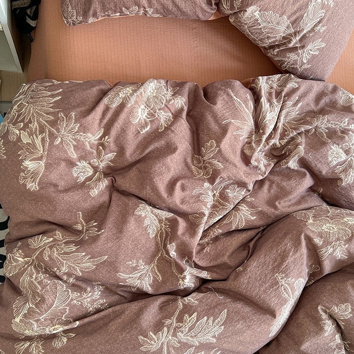 91家纺网 家纺一手货源 找家纺 朵朵家纺 2026新款高级感轻奢复古美拉德色系双层纱泡芙棉床品四件套加厚水洗双层纱软 晚棠