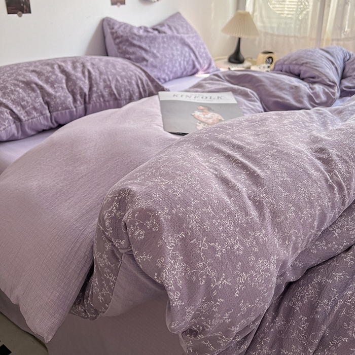 91家纺网 家纺一手货源 找家纺 朵朵家纺 2026新款高级感轻奢复古美拉德色系双层纱泡芙棉床品四件套加厚水洗双层纱软 紫萝漫想