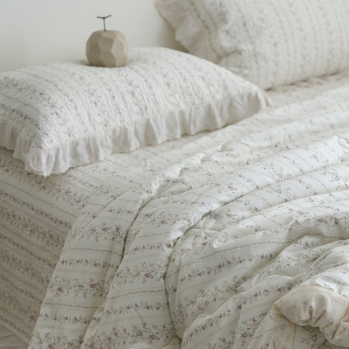 91家纺网 家纺一手货源 找家纺 佰织鑫家居 2026春夏新款全棉纯棉法式床盖款夏被夏凉被空调被夏被四件套春秋被四件套 云裳